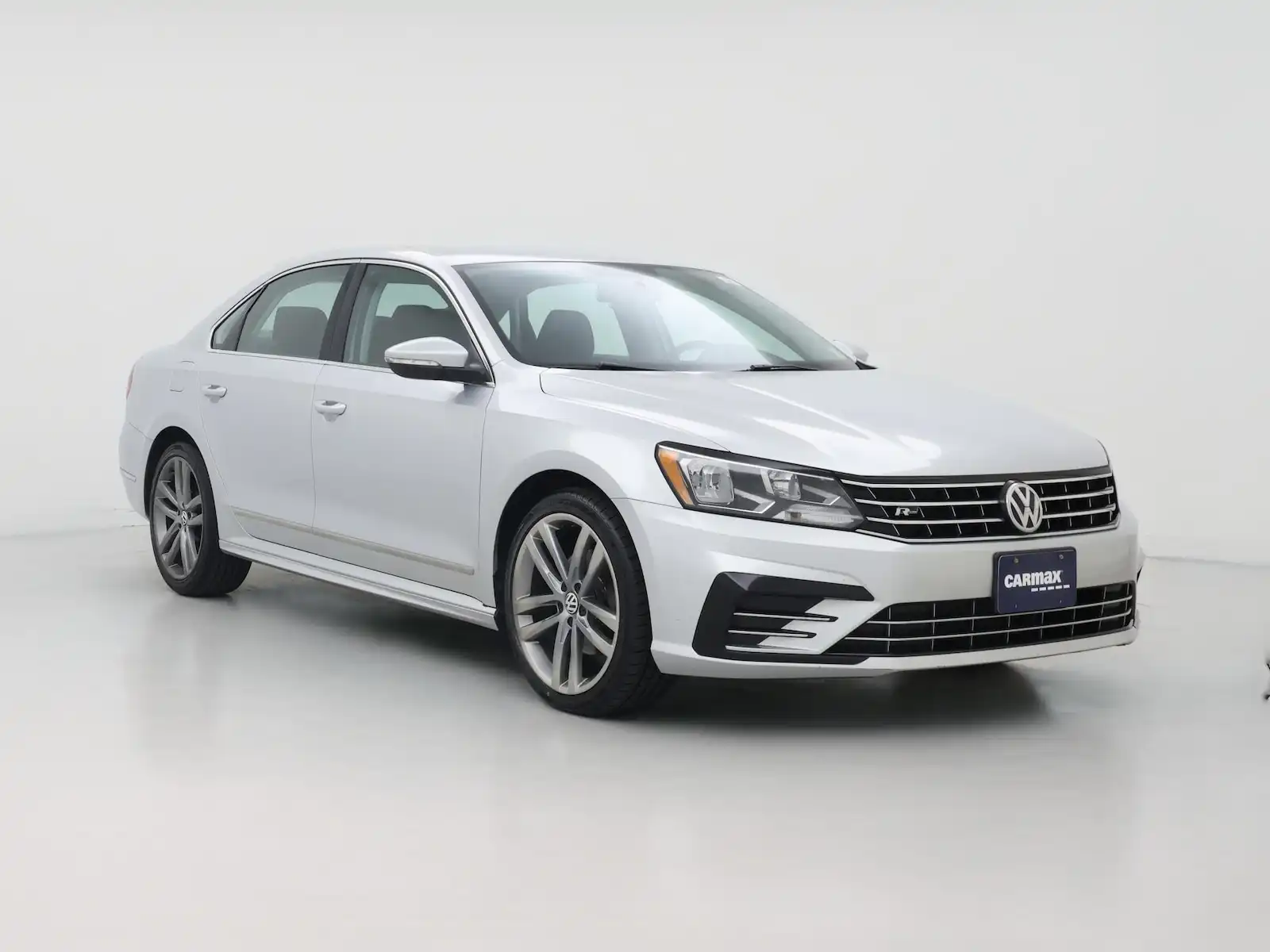 2016 Volkswagen Passat 1.8T R-Line Auto PZEV's photo