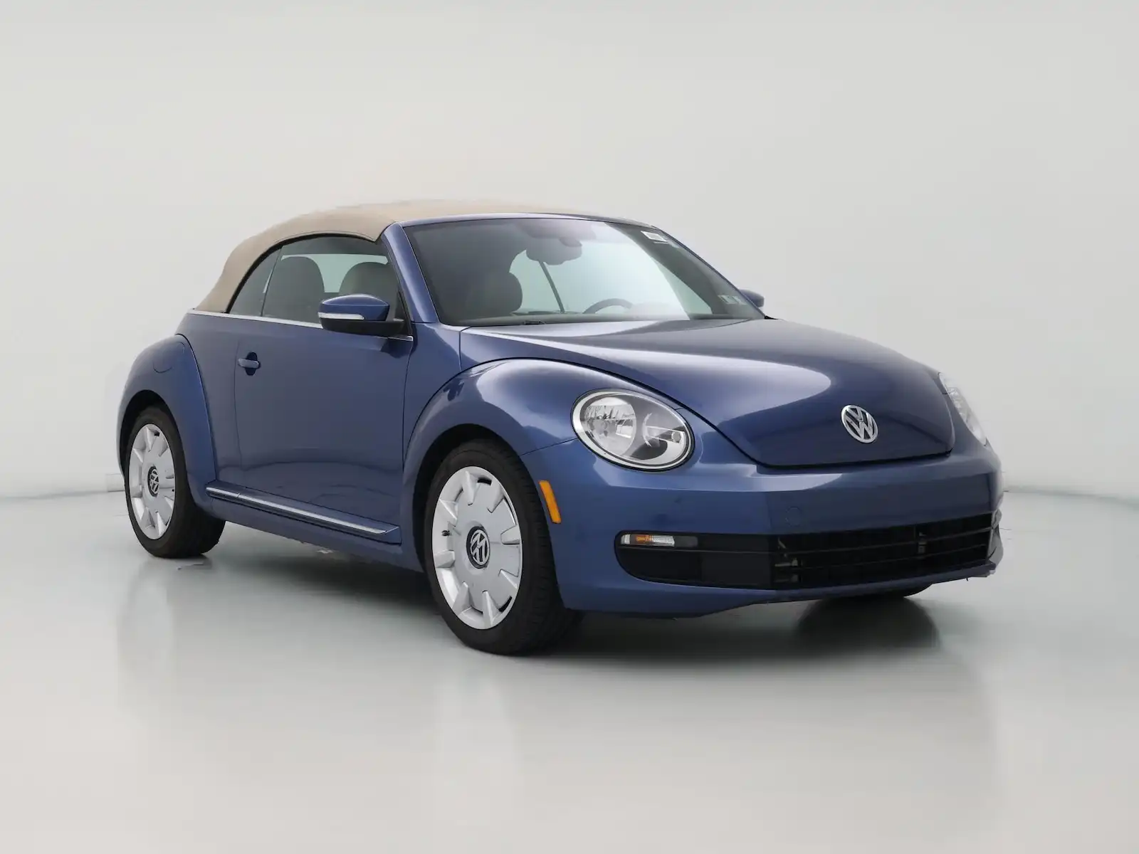2016 Volkswagen Beetle 1.8T Denim Convertible. Auto PZEV's photo
