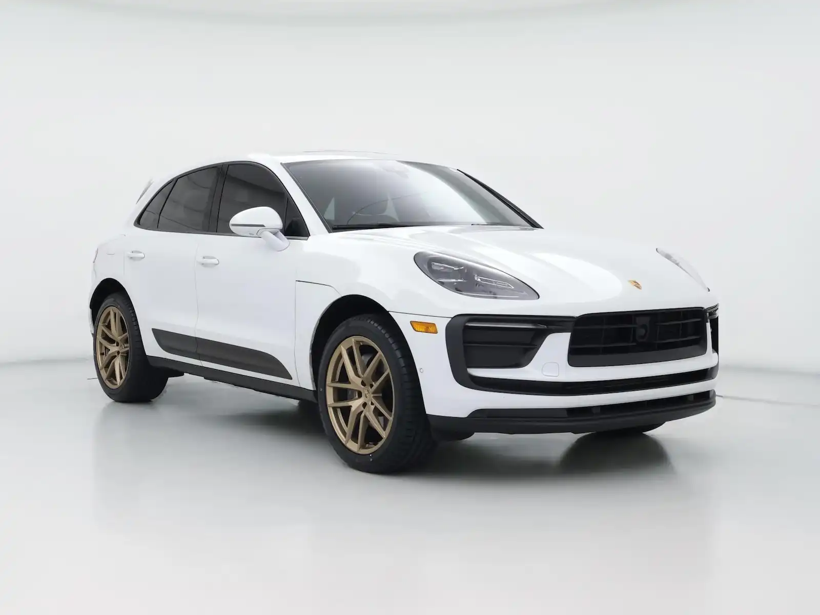 2024 Porsche Macan T's photo