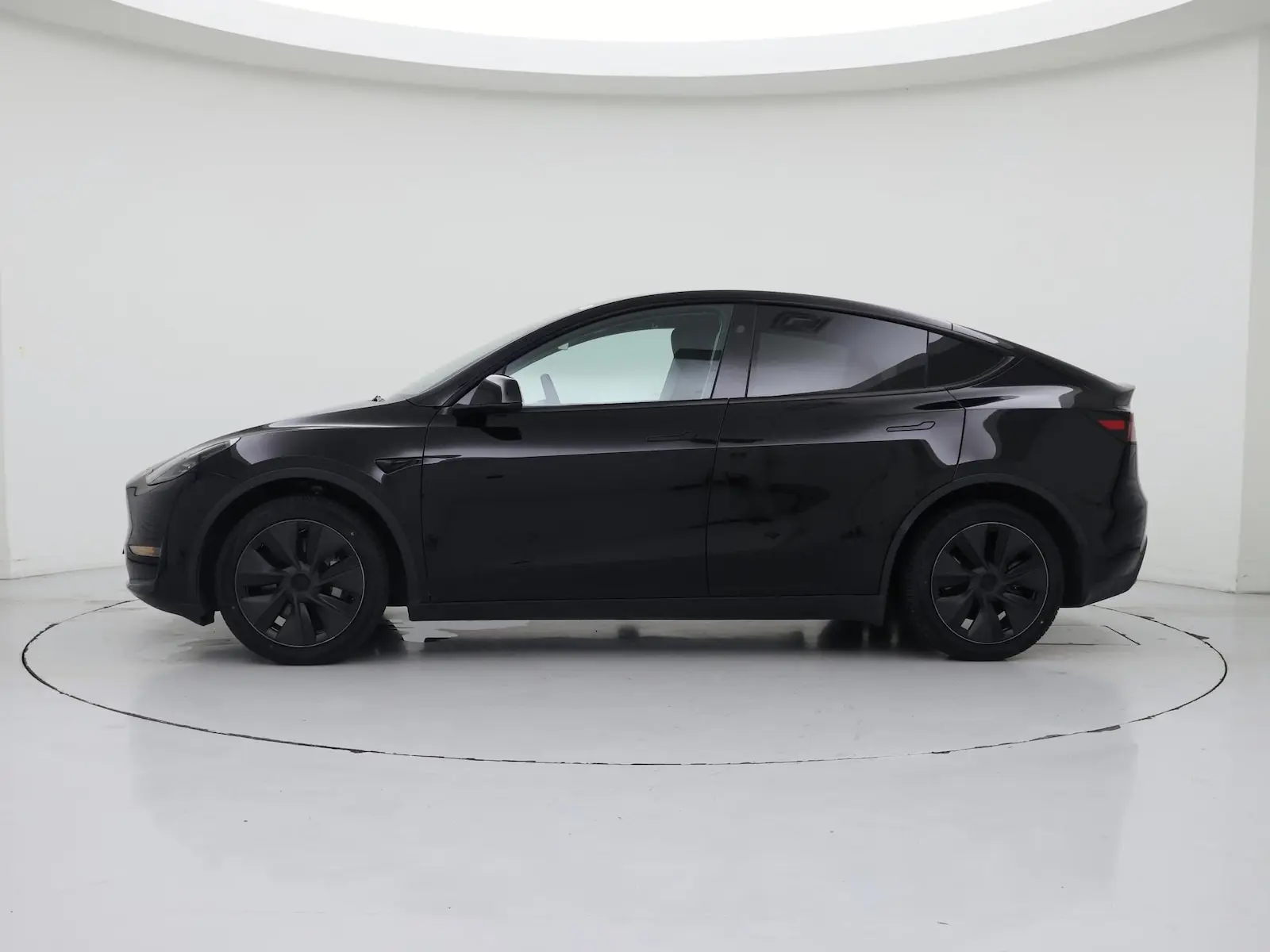 2025 Tesla Model Y Long Range RWD photo 4
