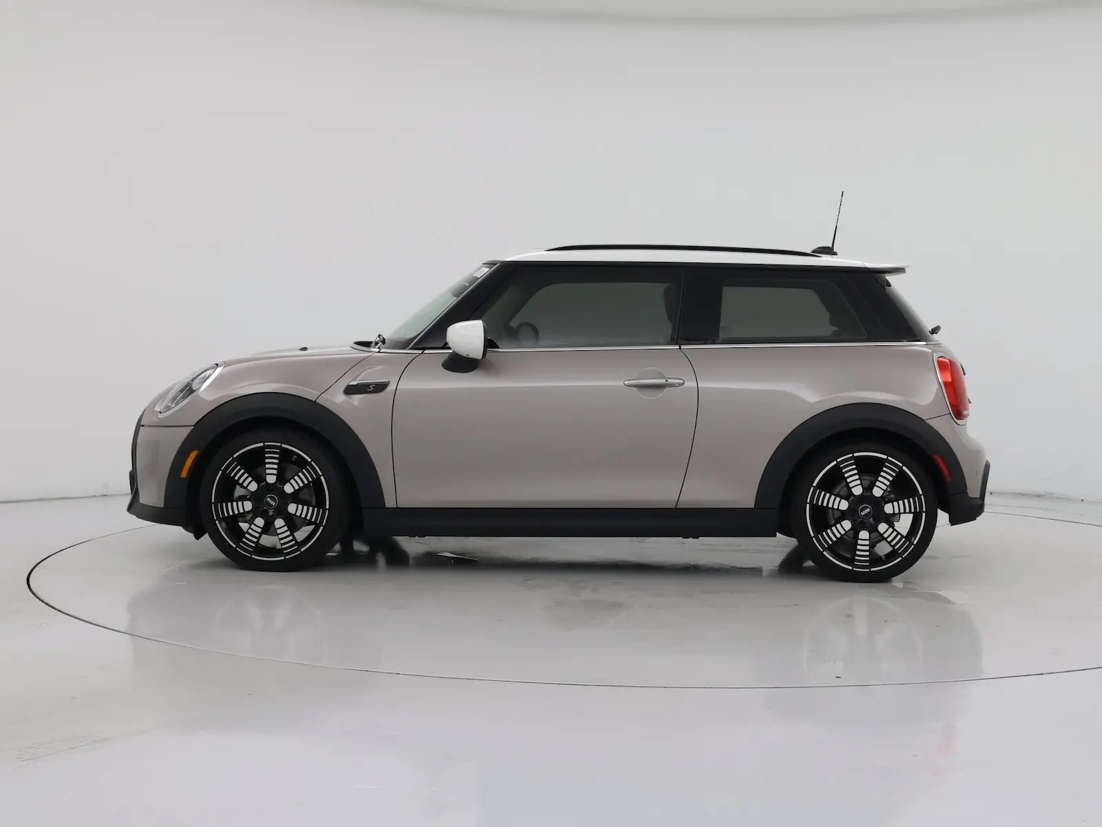 2023 MINI Cooper Cooper S 3 Door photo 4
