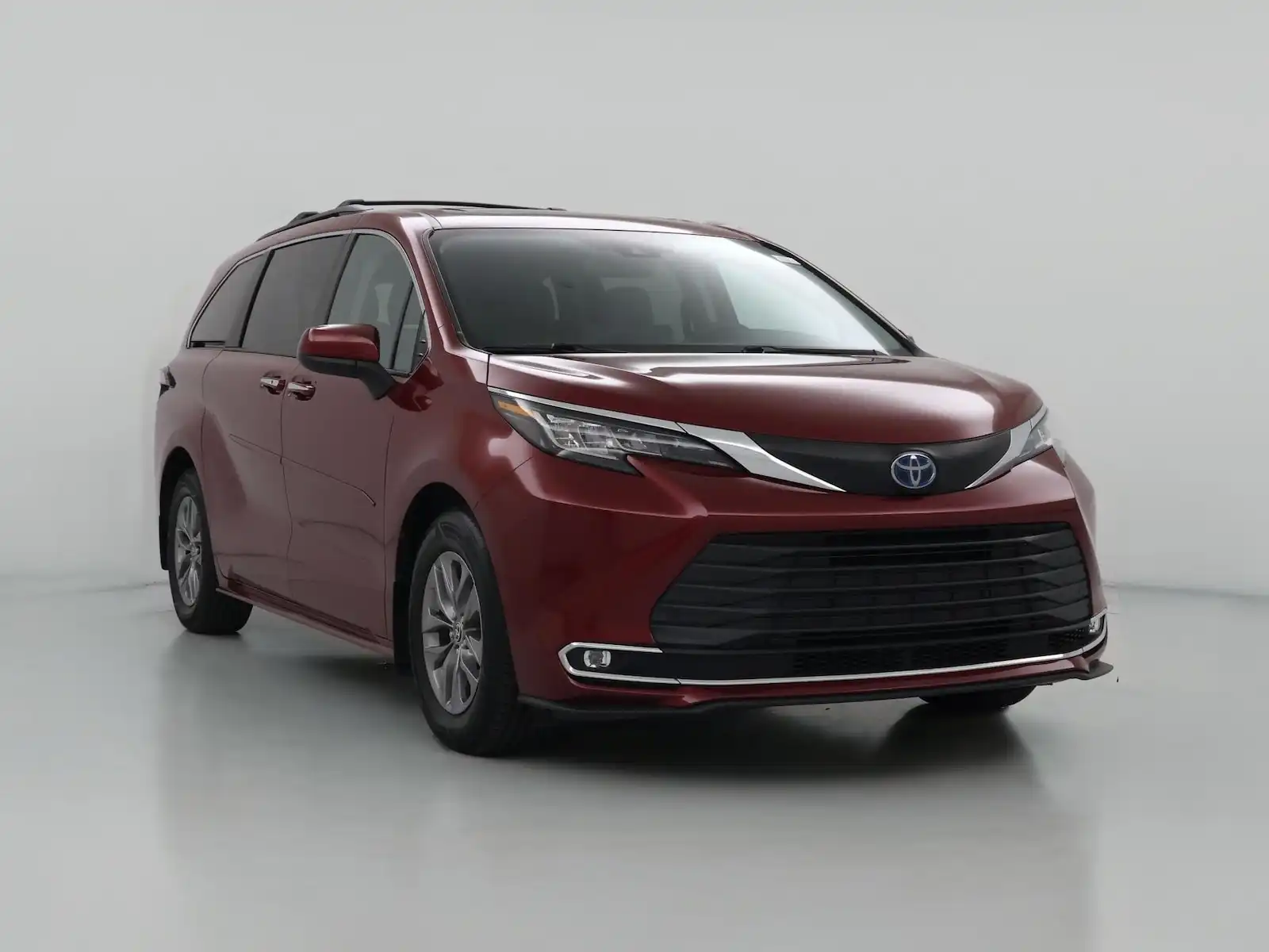 2023 Toyota Sienna XLE 7-Passenger Hybrid AWD's photo