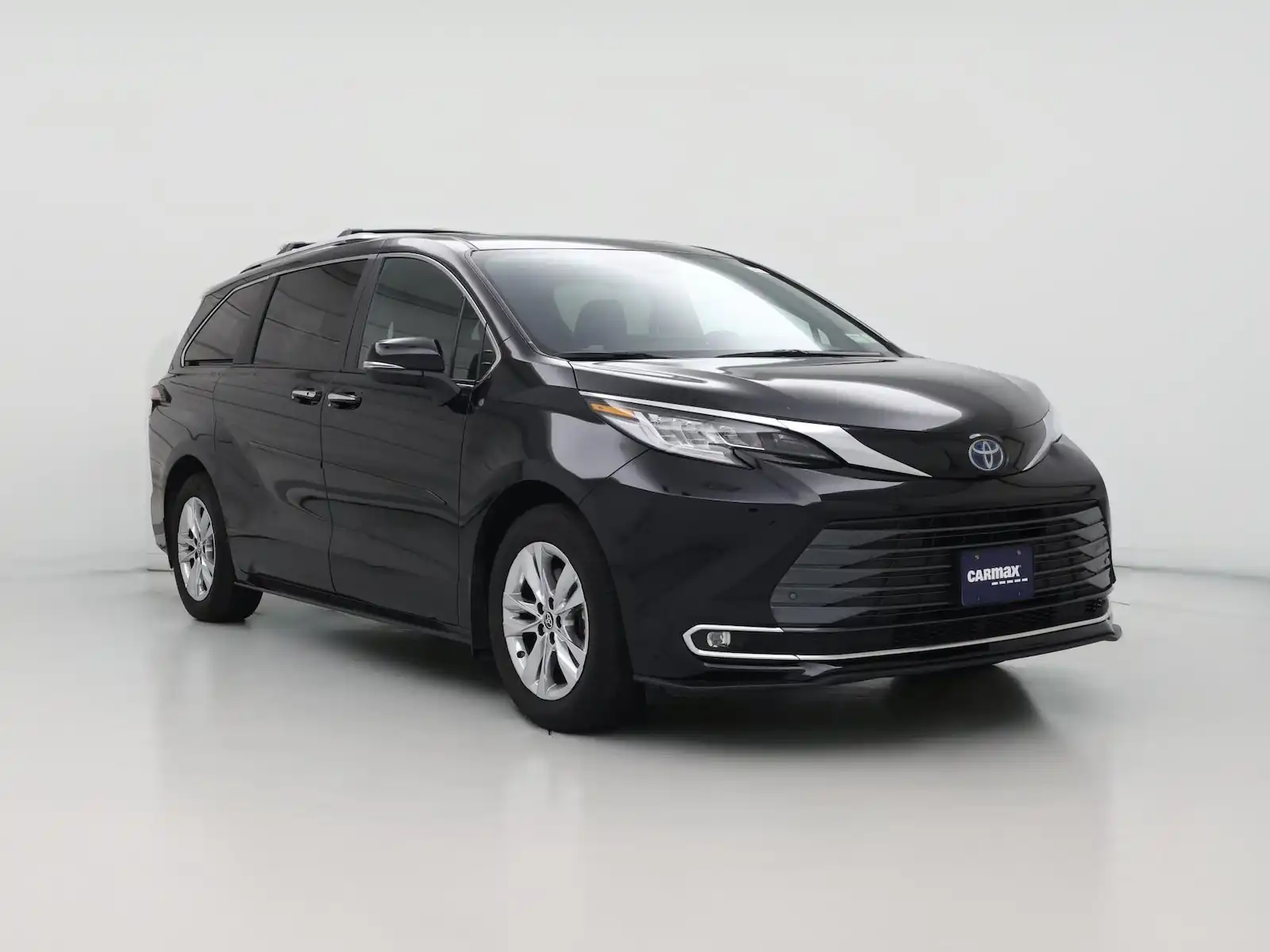 2025 Toyota Sienna Limited 7-Passenger Hybrid AWD's photo