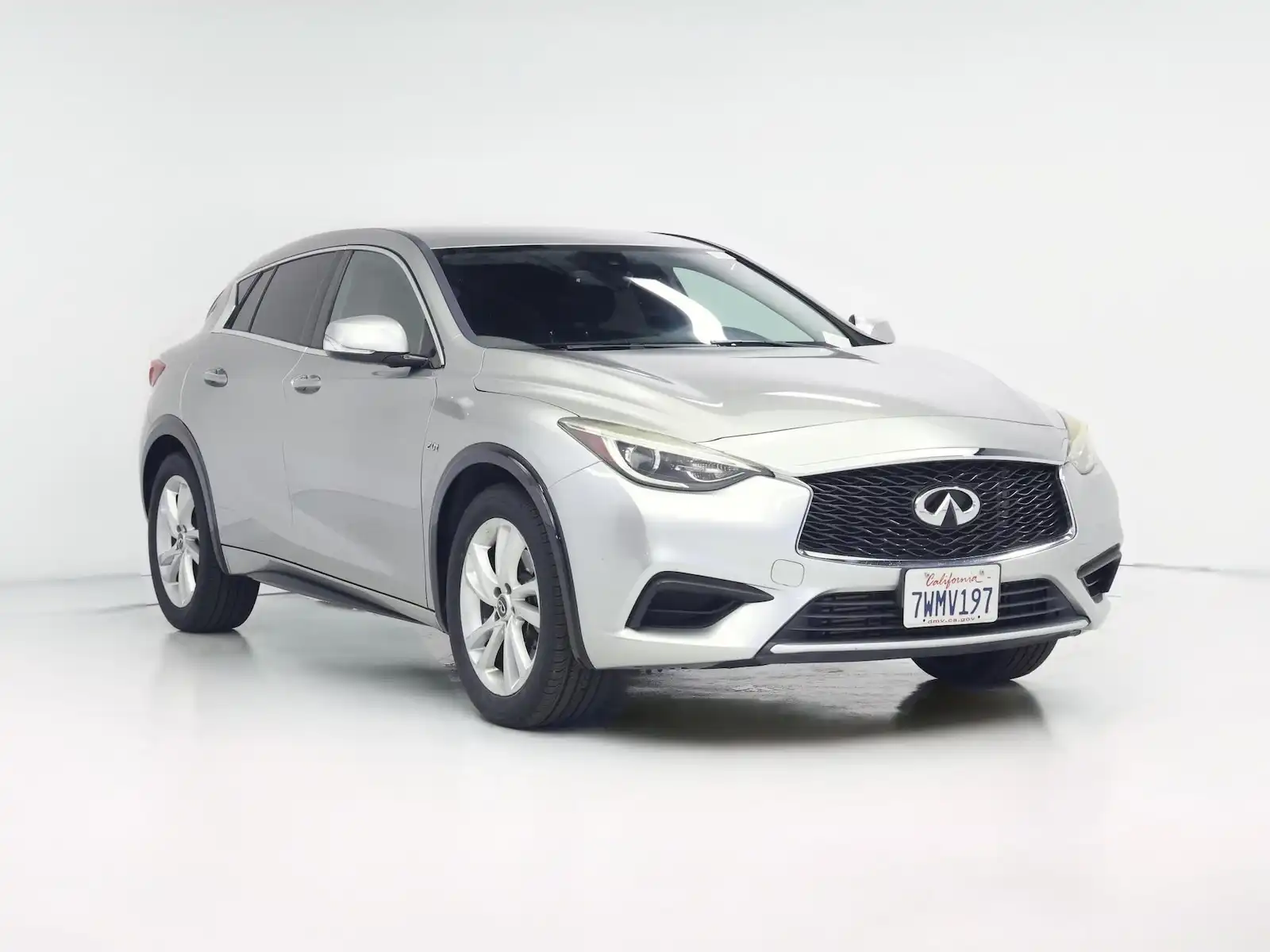 2017 INFINITI QX30 Base's photo