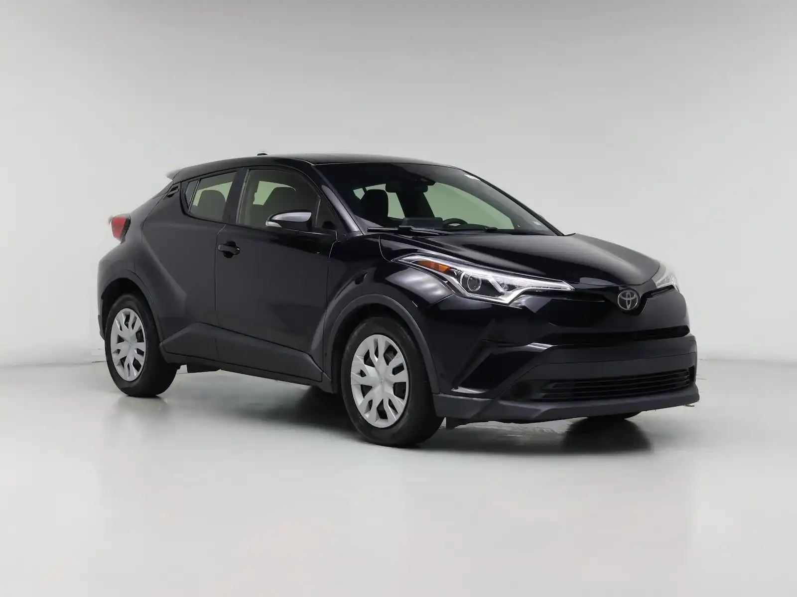 2019 Toyota C-HR LE's photo
