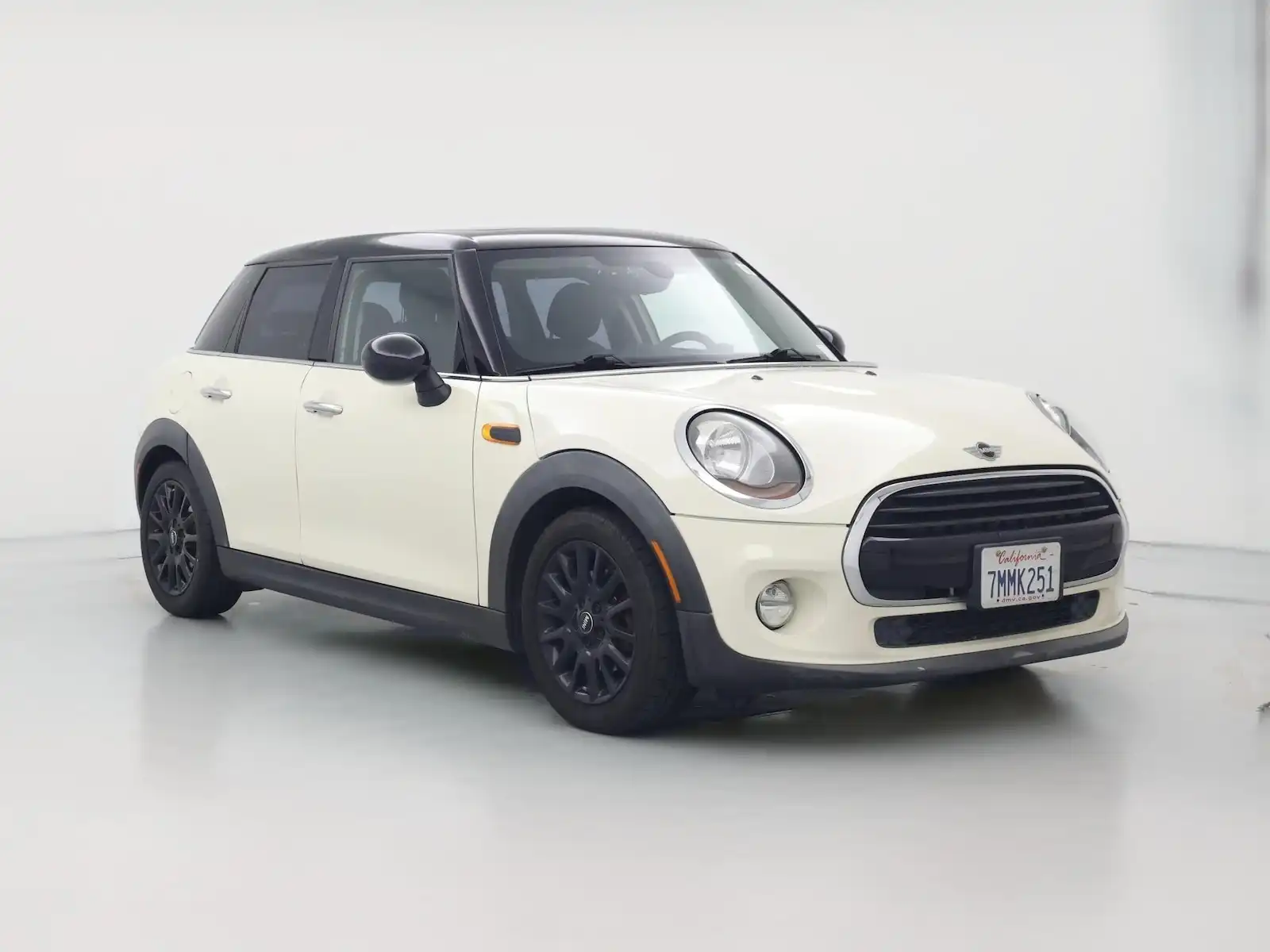 2016 MINI Cooper 4 Door's photo