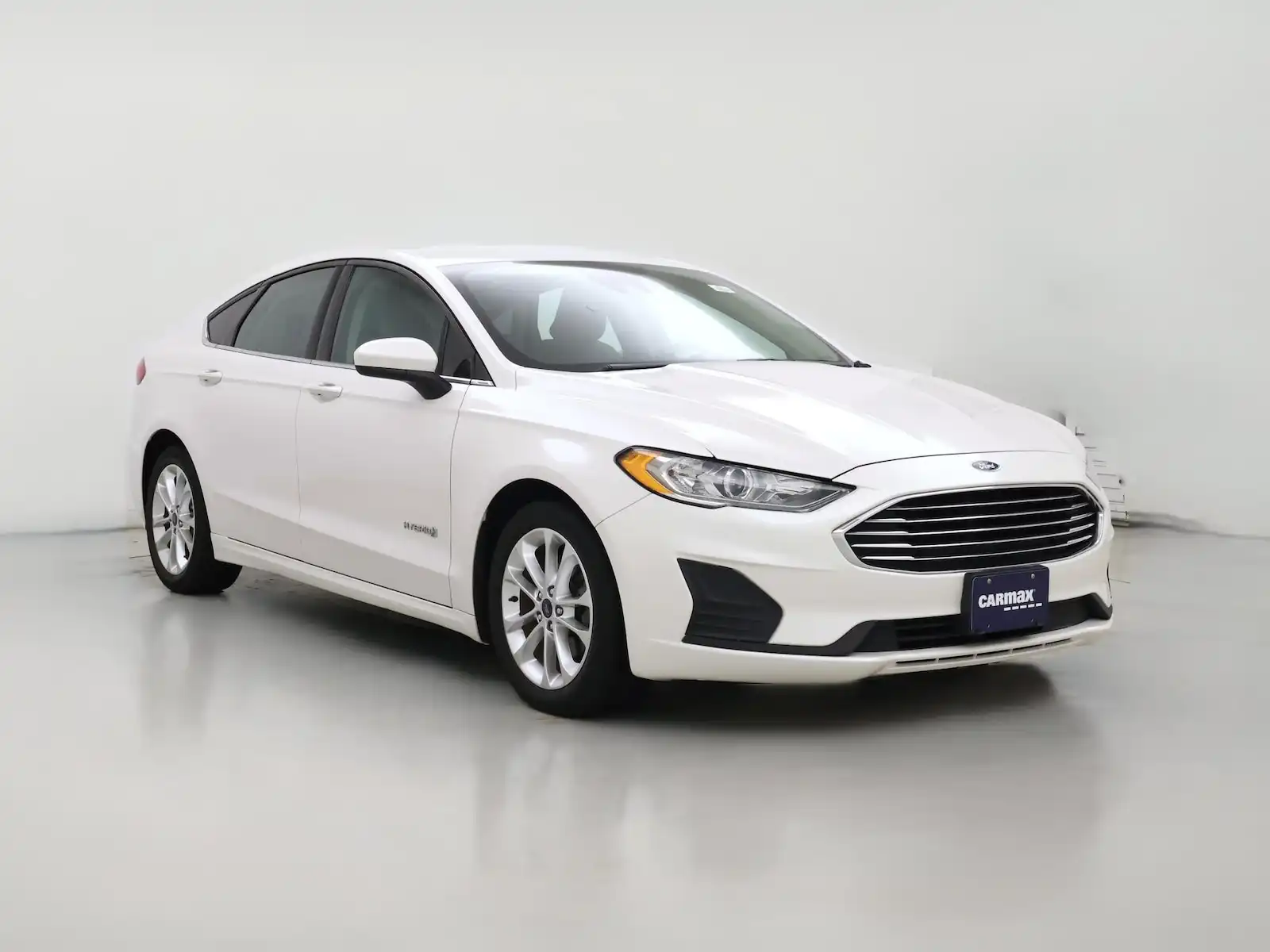 2019 Ford Fusion SE's photo