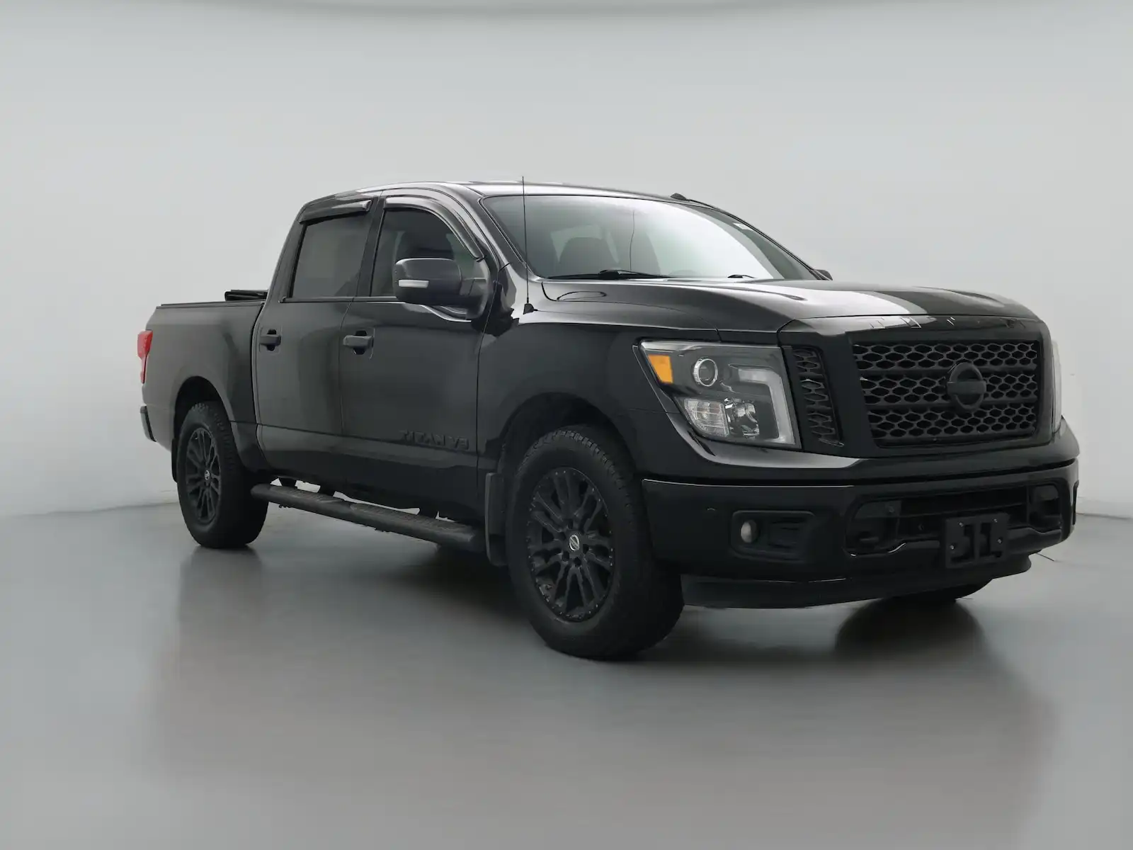 2019 Nissan Titan SV 4WD Crew Cab's photo
