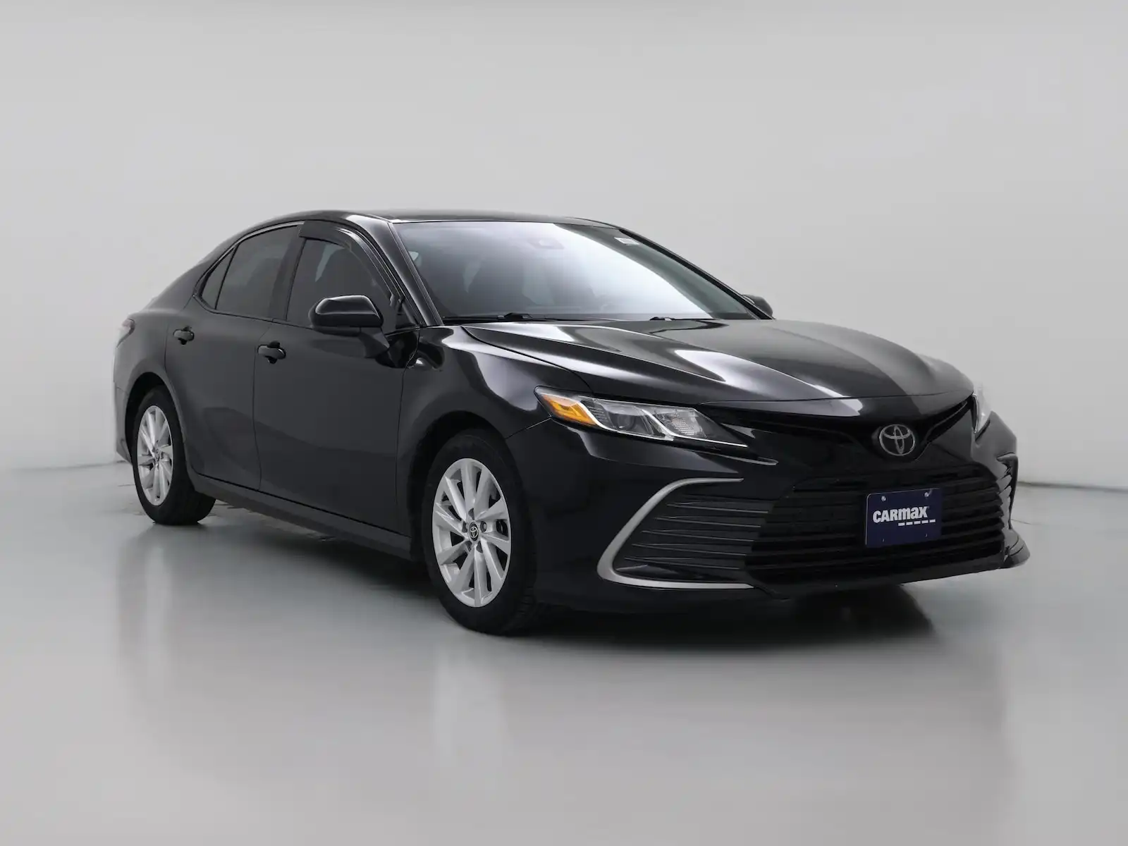 2023 Toyota Camry LE's photo