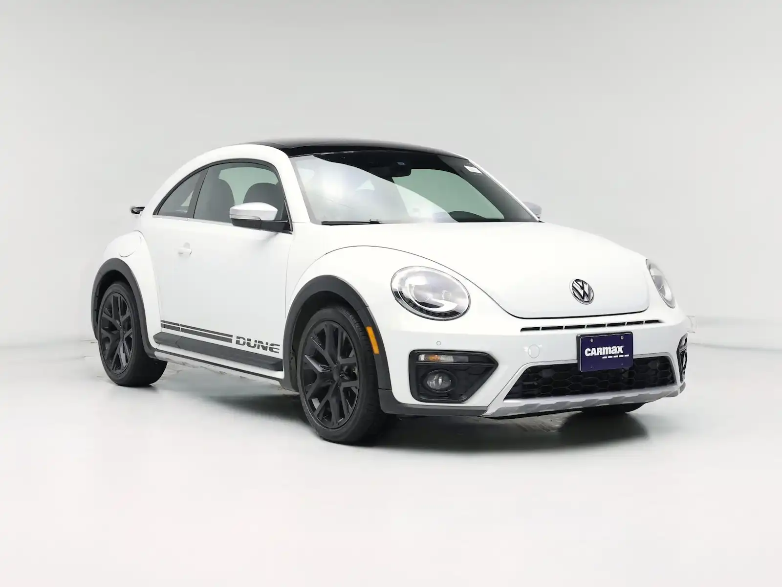 2018 Volkswagen Beetle 2.0T Dune Auto's photo