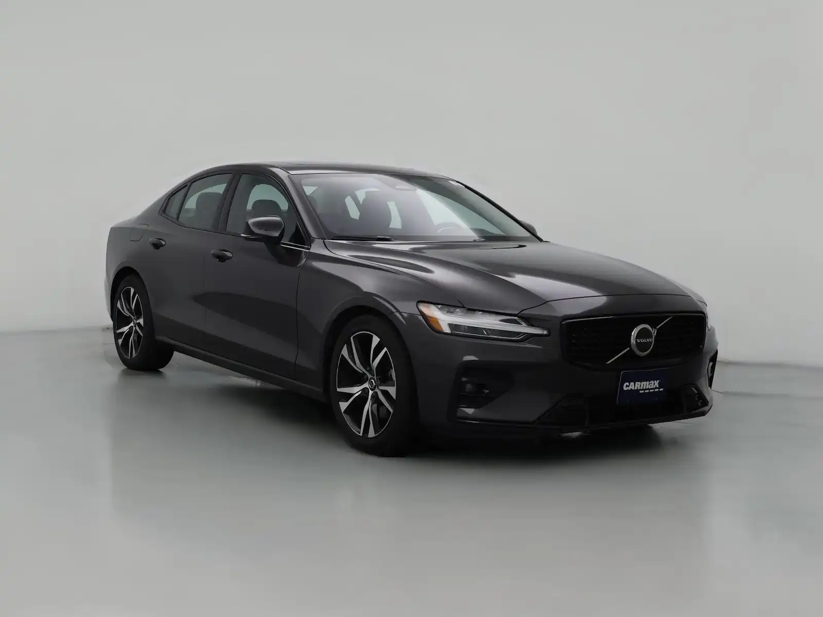 2024 Volvo S60 B5 Core Dark Theme's photo