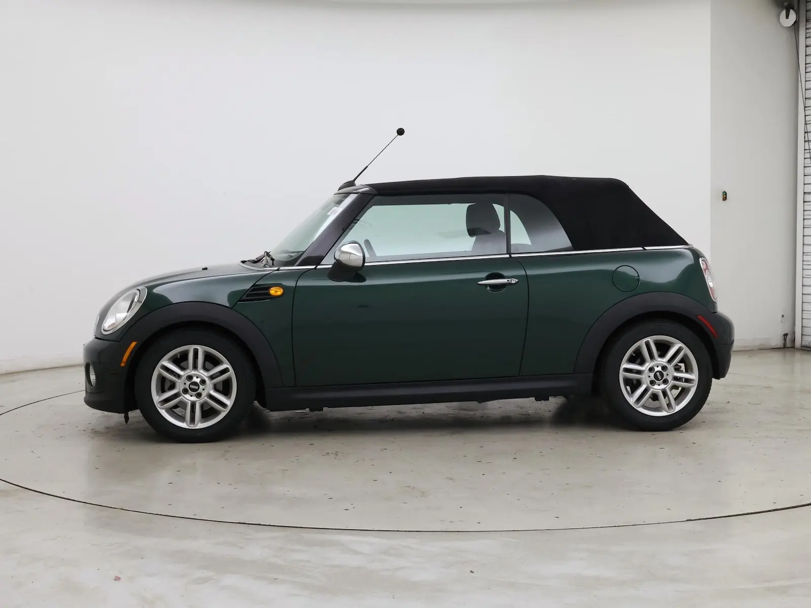 2015 MINI Cooper Base photo 4