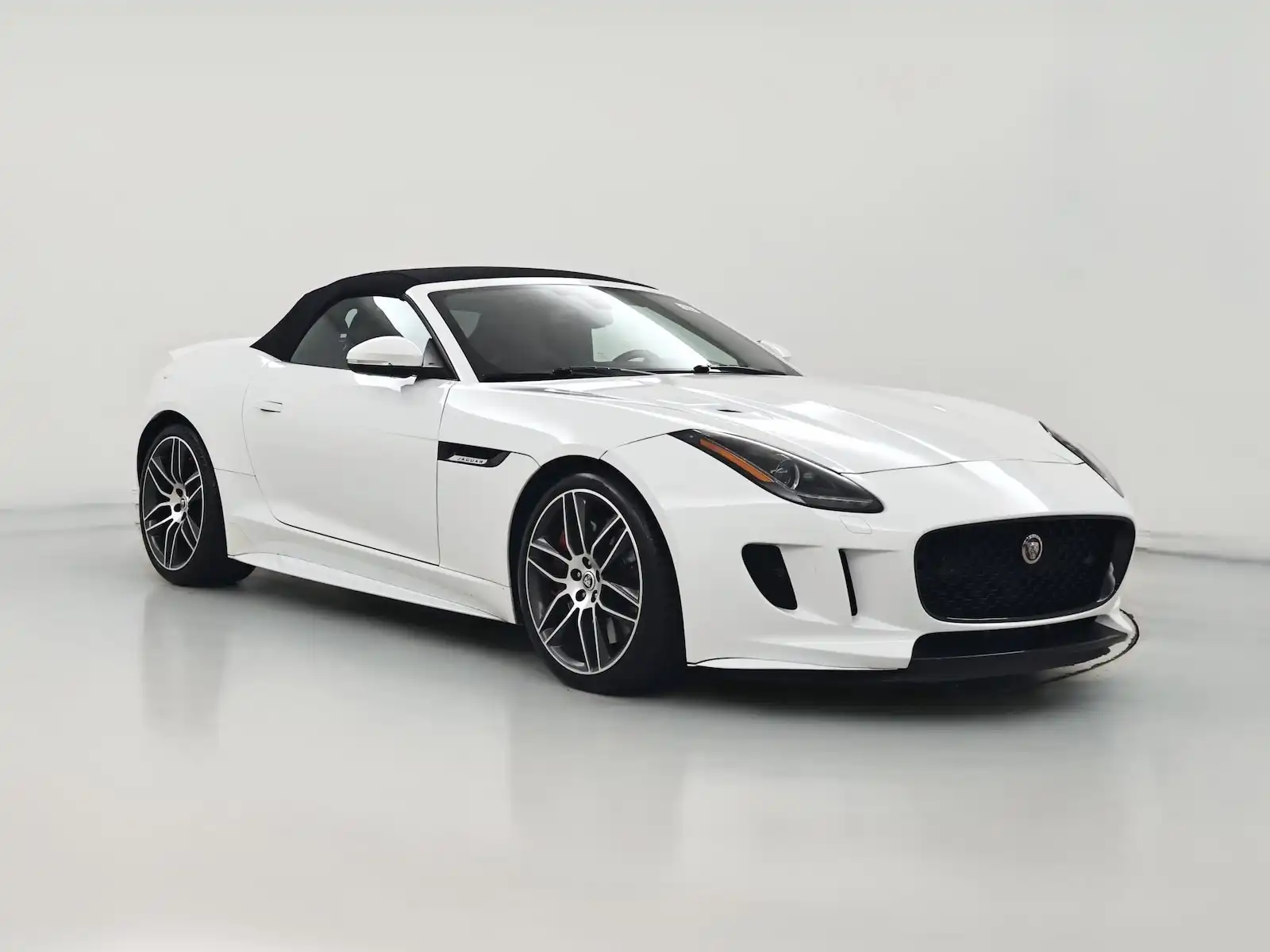 2016 Jaguar F-TYPE R Convertible's photo