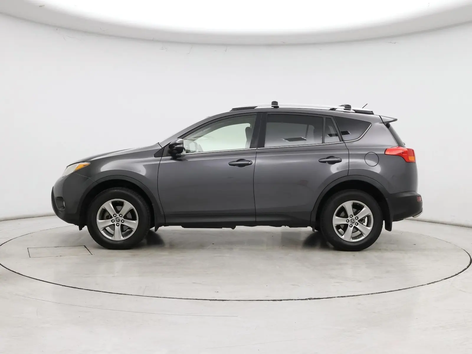 2015 Toyota RAV4 XLE photo 4