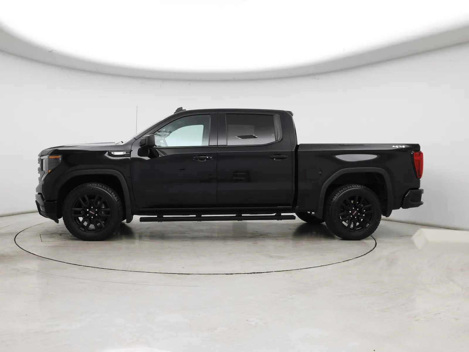 2024 GMC Sierra Elevation 4WD Crew Cab Standard Box photo 4
