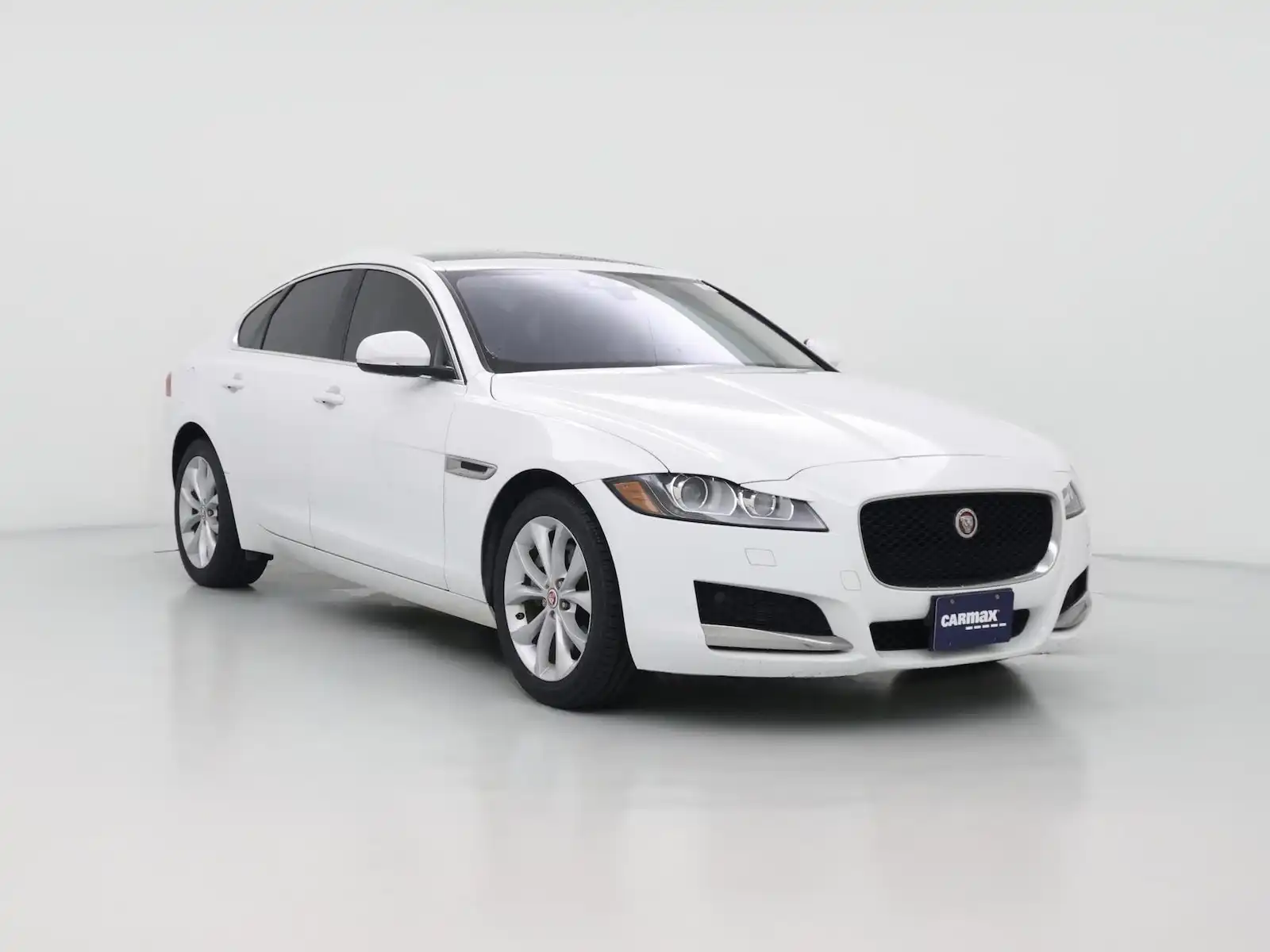 2017 Jaguar XF 20d Premium's photo