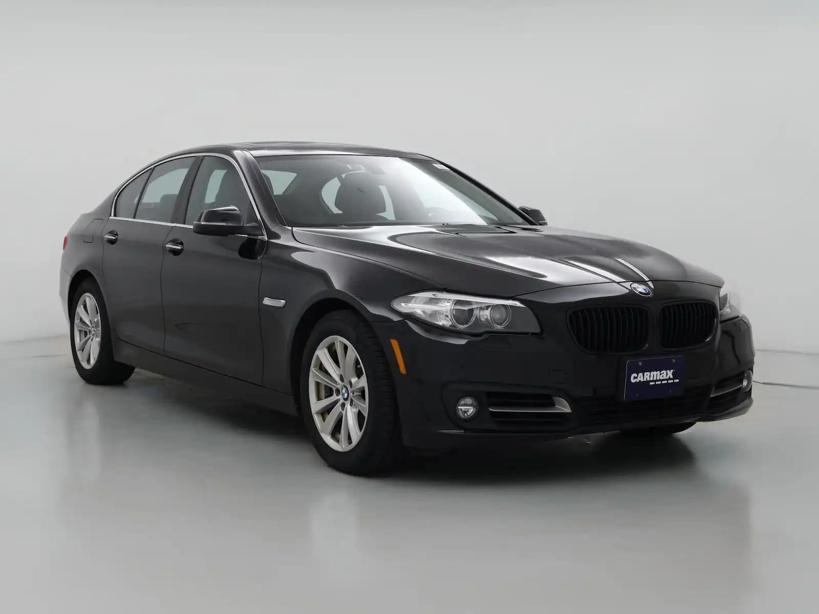 2016 BMW 5 Series 528i xDrive Sedan's photo