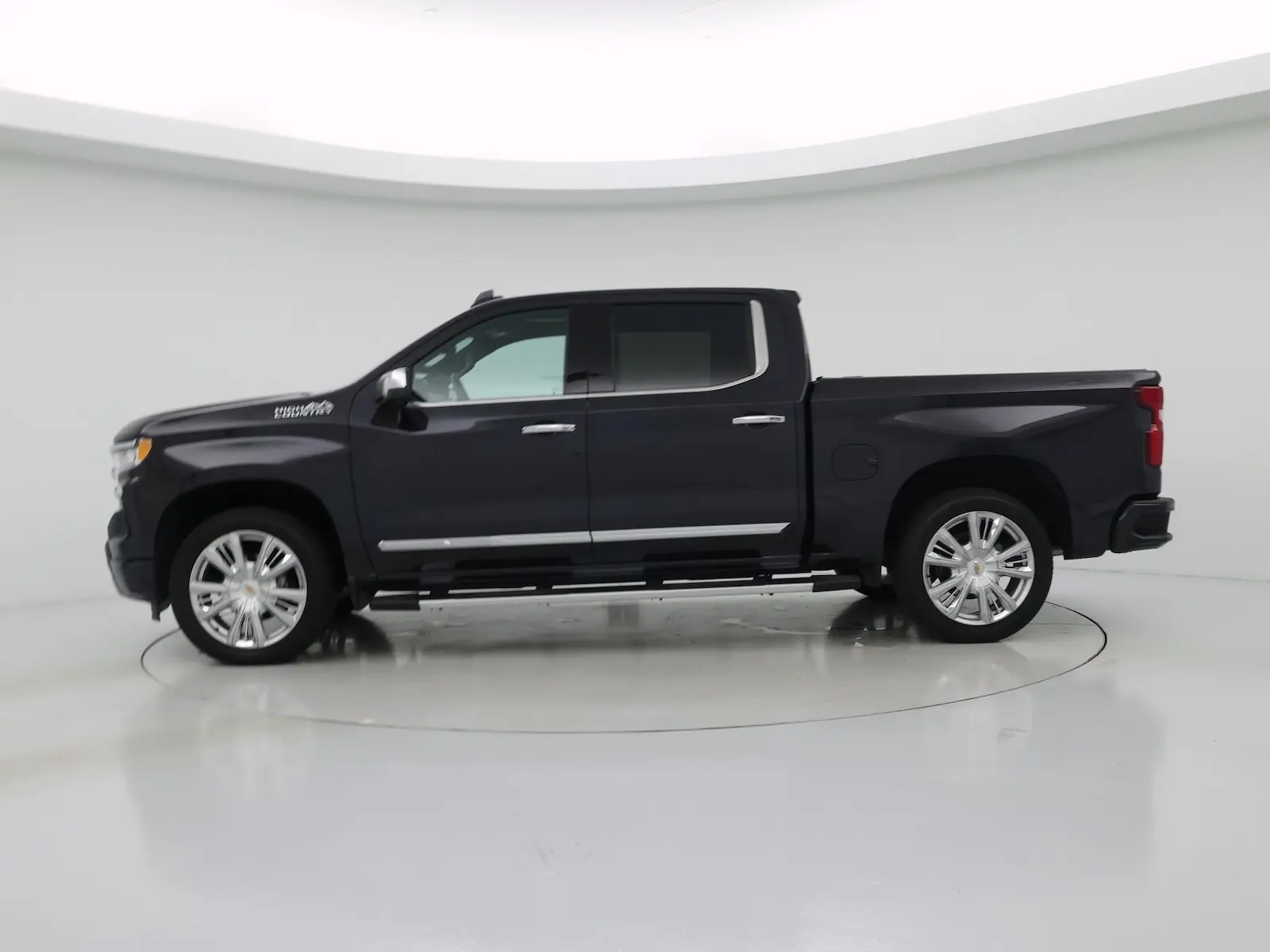 2024 Chevrolet Silverado 1500 High Country 4WD Crew Cab Short Box photo 4