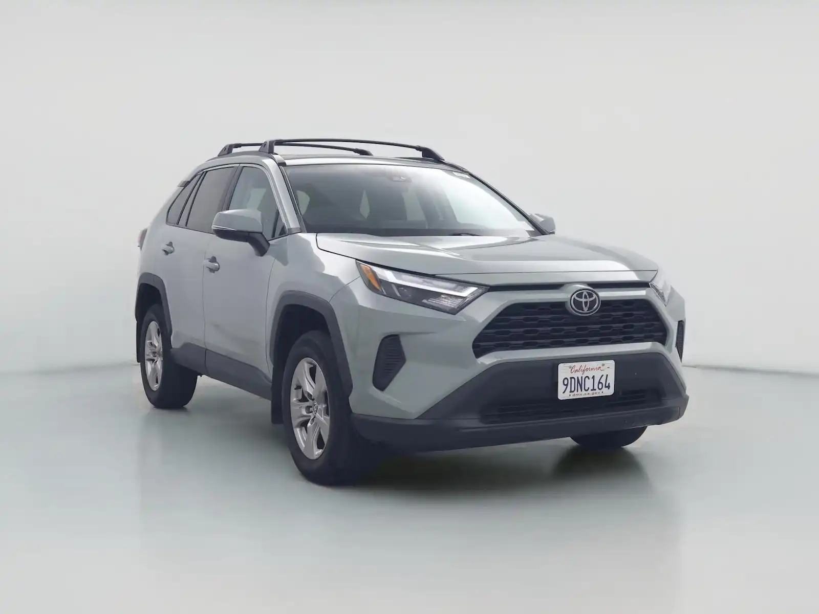 2022 Toyota RAV4 XLE FWD's photo