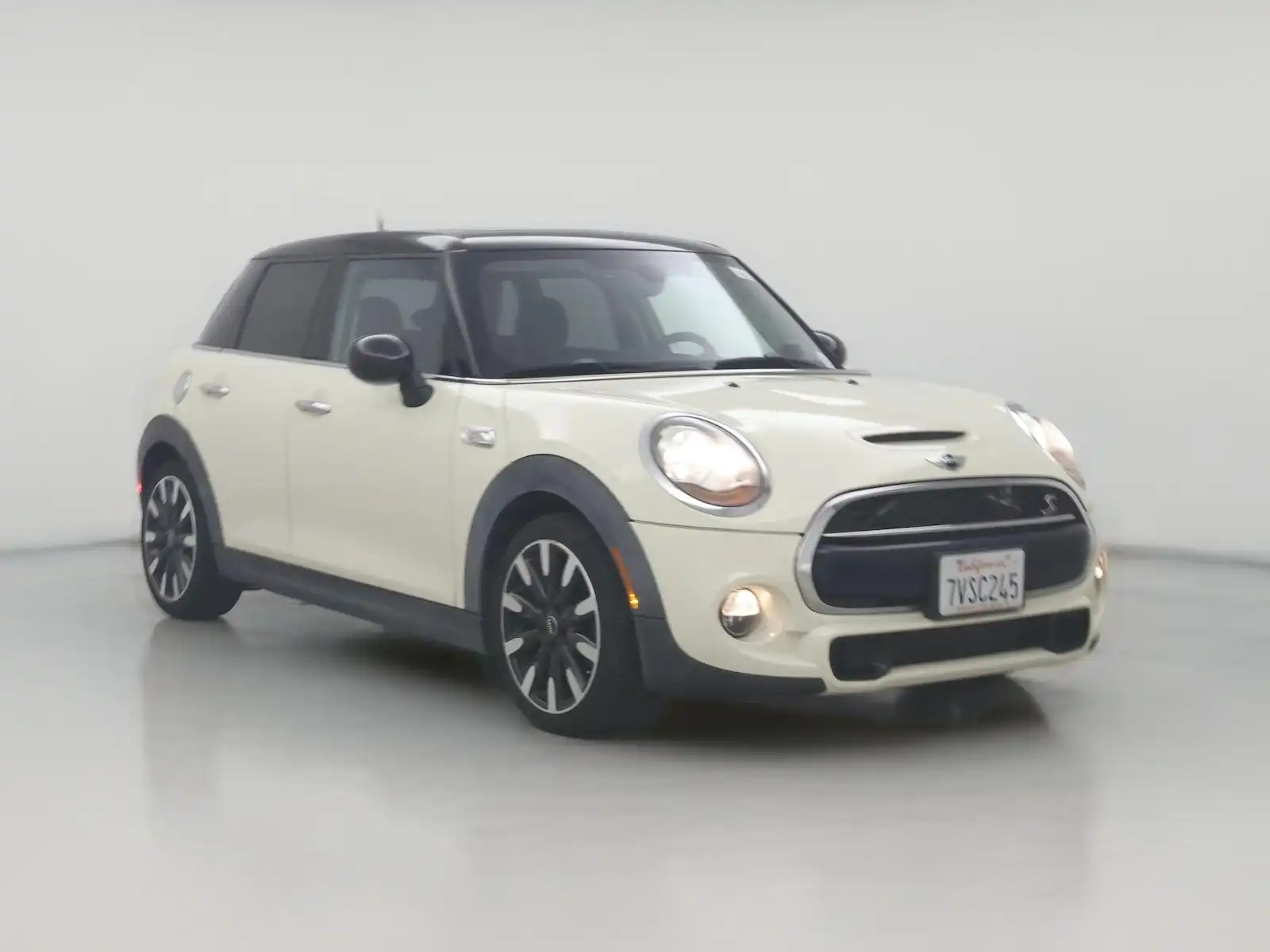 2017 MINI Cooper S 4 Door's photo