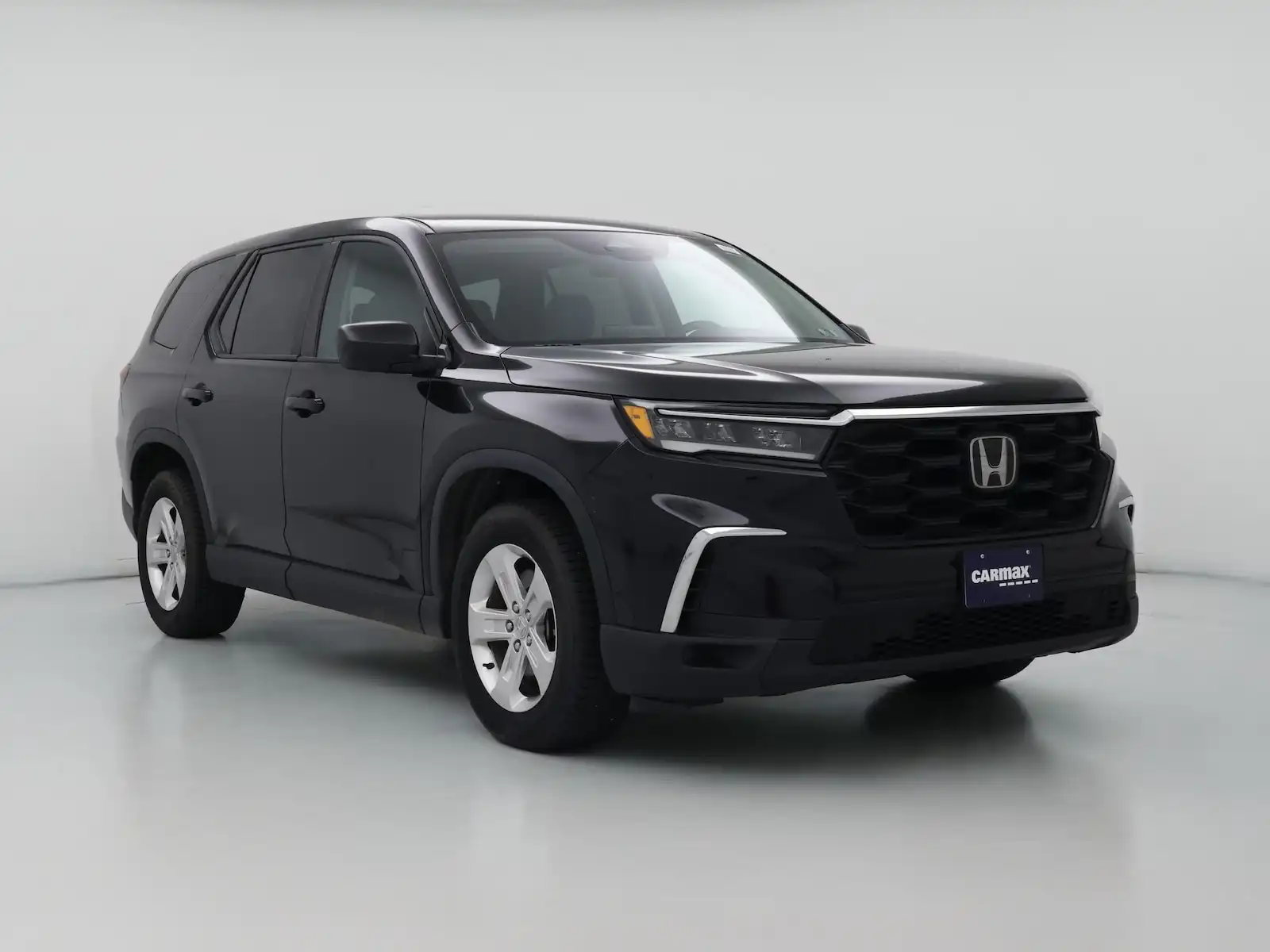 2023 Honda Pilot LX AWD's photo