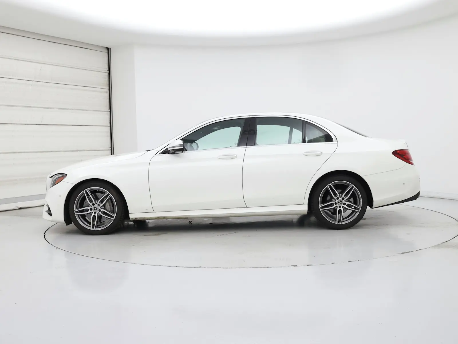 2019 Mercedes-Benz E-Class E300 4MATIC photo 4
