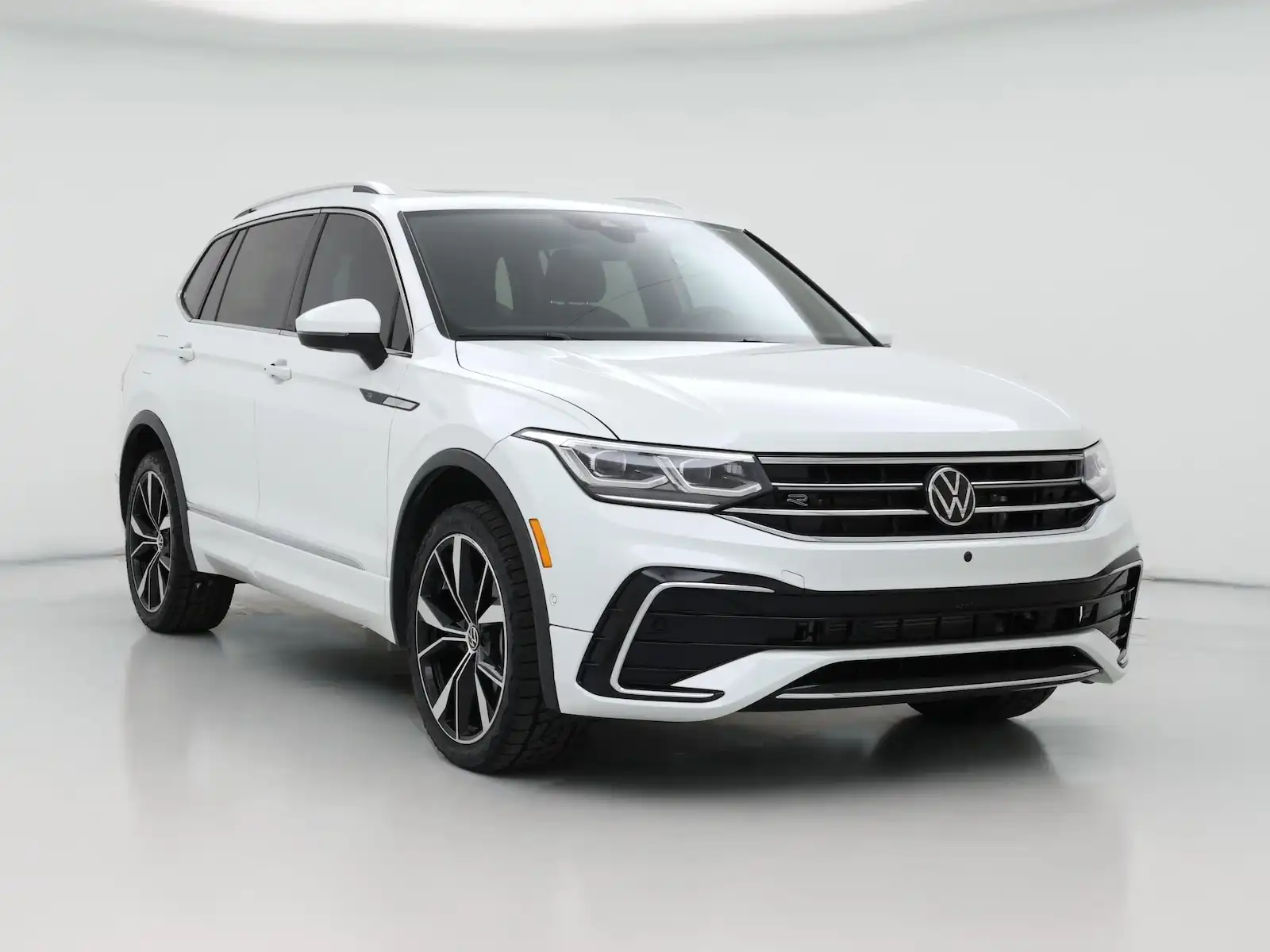 2022 Volkswagen Tiguan 2.0T SEL R-Line 4Motion's photo
