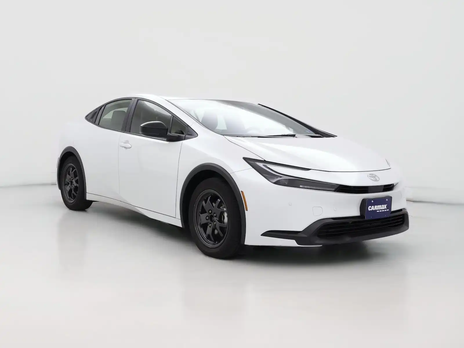 2026 Toyota Prius LE FWD's photo