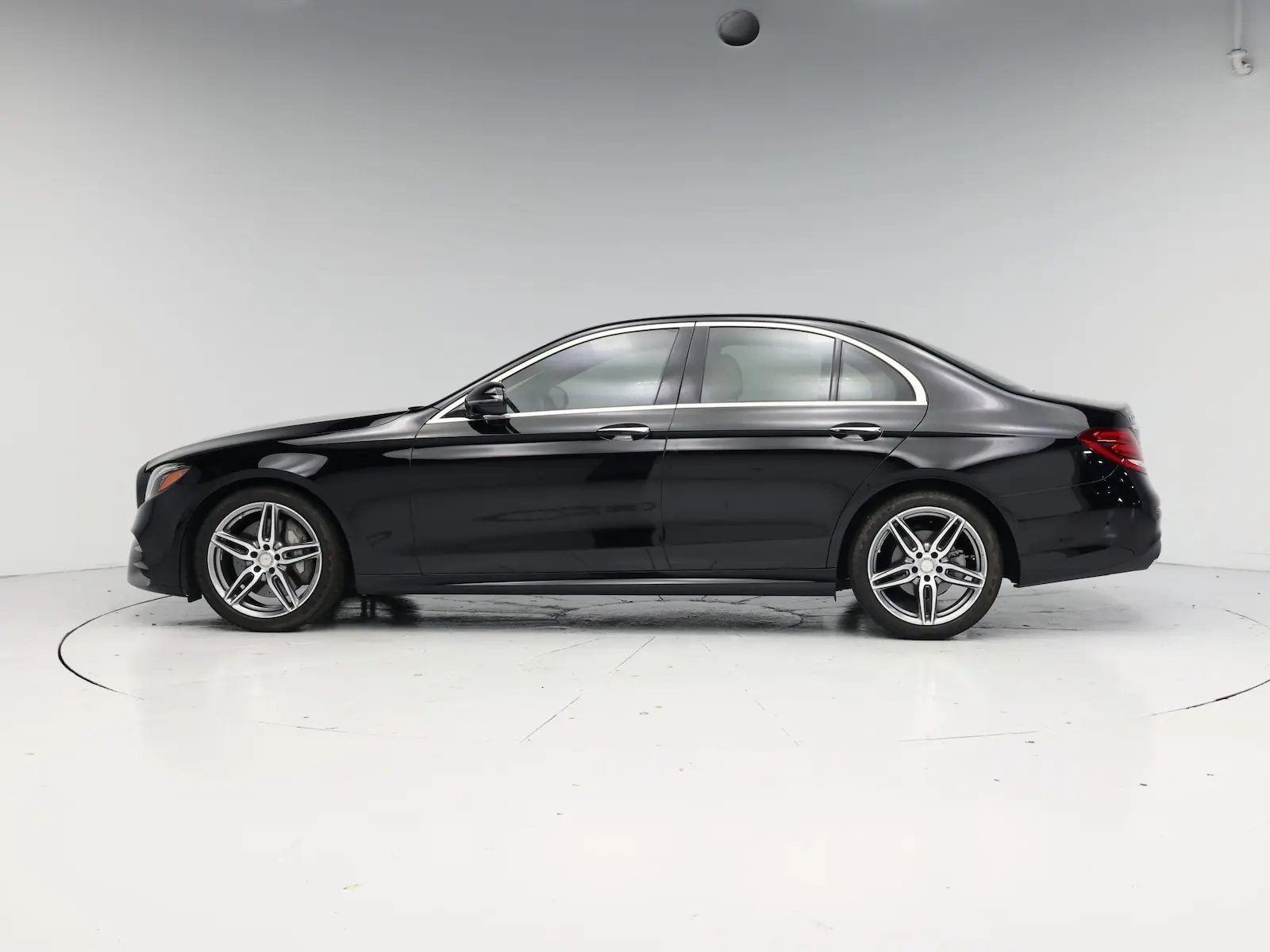 2017 Mercedes-Benz E-Class E300 photo 4