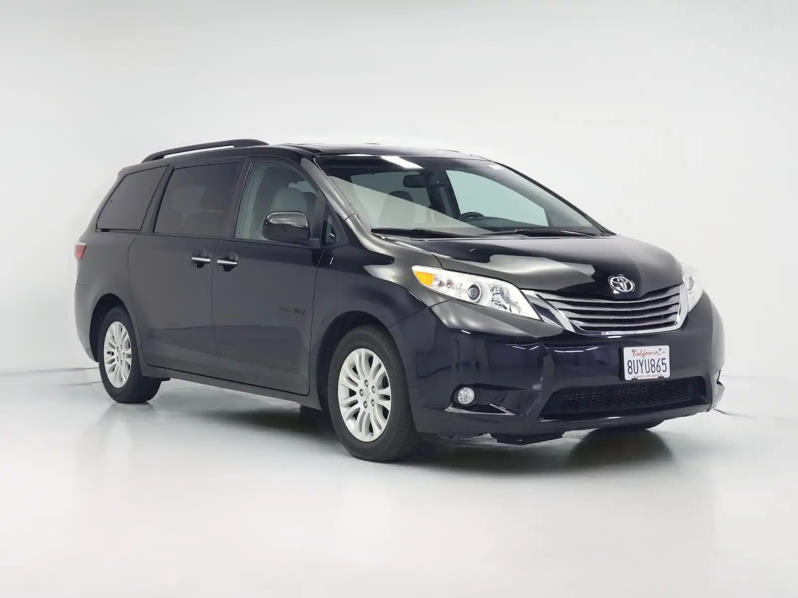 2017 Toyota Sienna XLE V6 7-Passenger Access Seat's photo