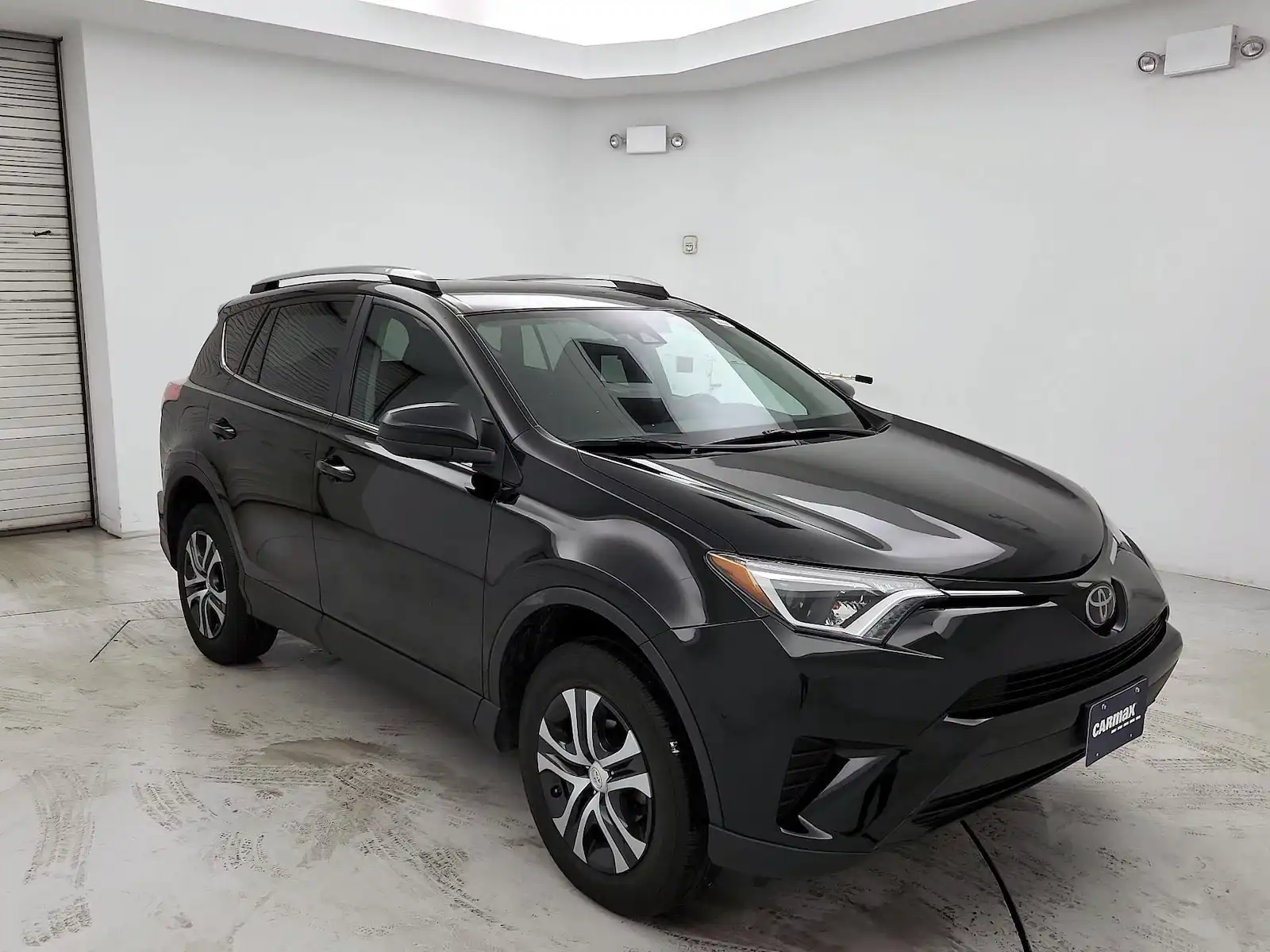 2018 Toyota RAV4 LE AWD's photo