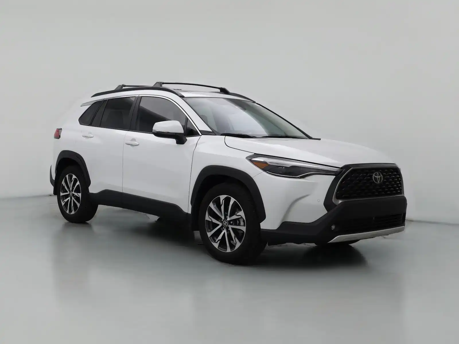 2024 Toyota Corolla Cross XLE FWD's photo
