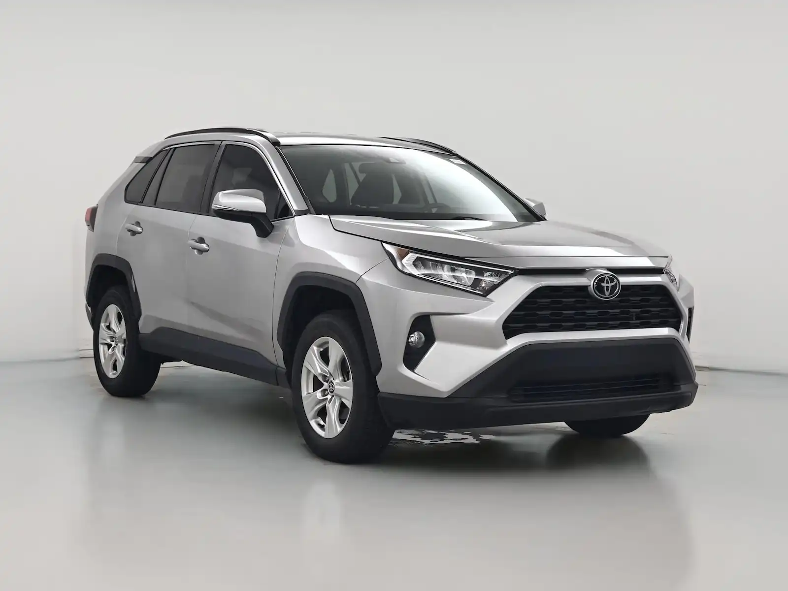 2021 Toyota RAV4 XLE FWD's photo