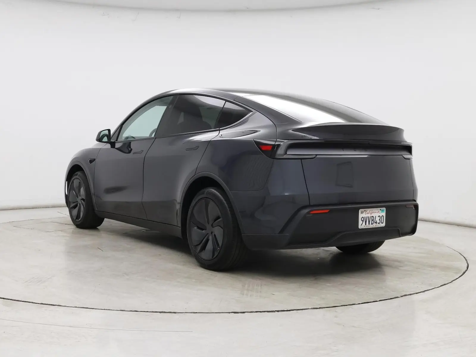 2026 Tesla Model Y Long Range RWD photo 3