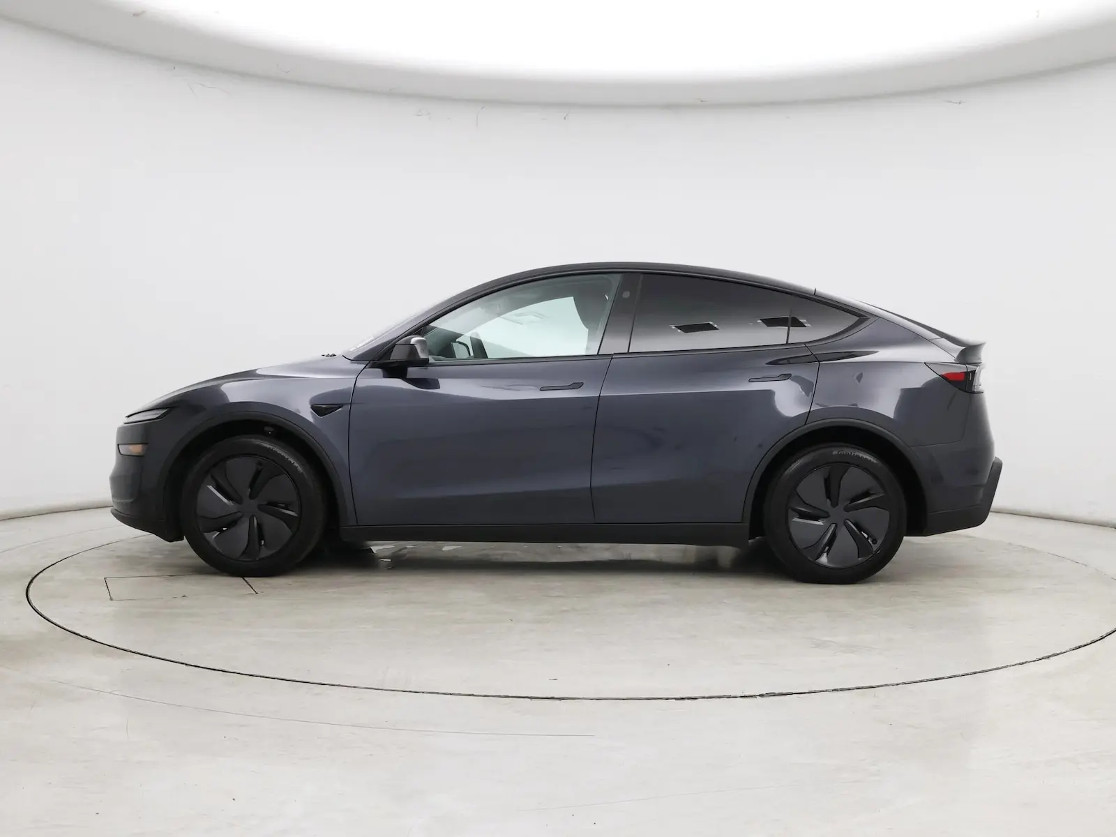 2026 Tesla Model Y Long Range RWD photo 4