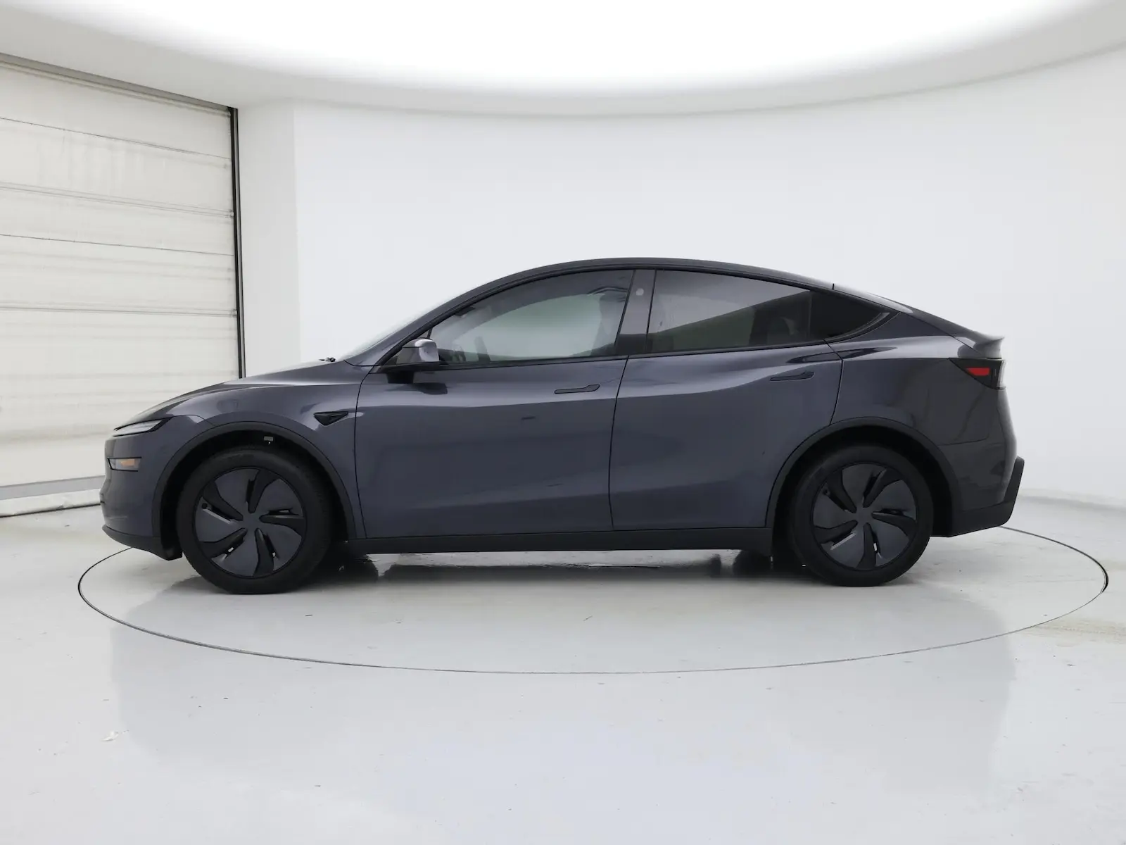 2026 Tesla Model Y Long Range RWD photo 4