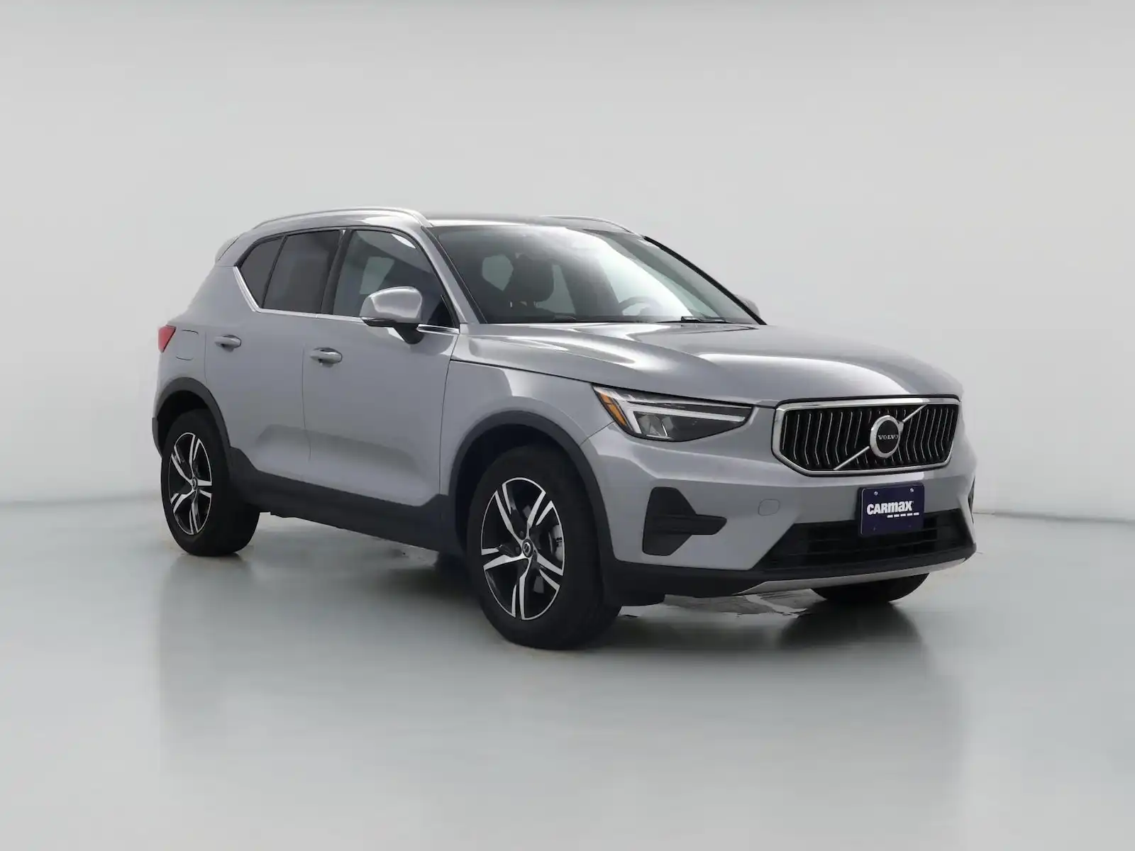 2024 Volvo XC40 B5 Core Dark AWD's photo