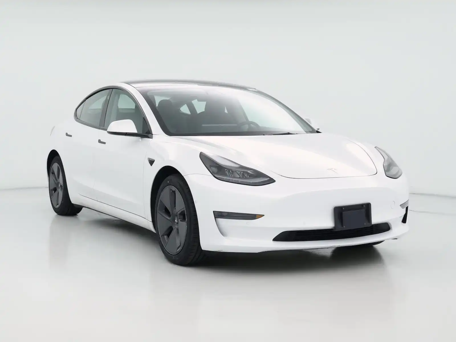 2022 Tesla Model 3 Standard Range Plus's photo