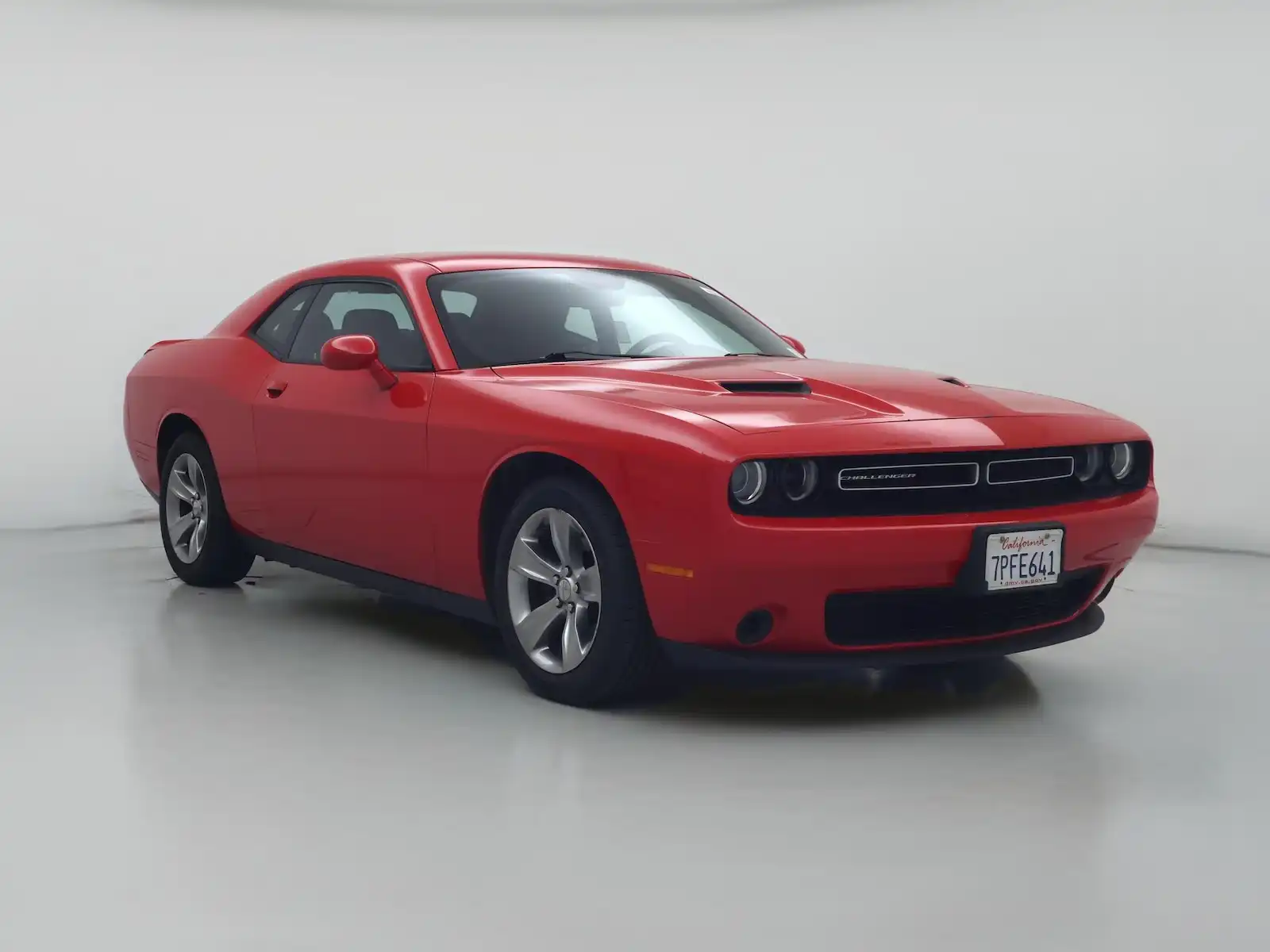 2015 Dodge Challenger SXT's photo