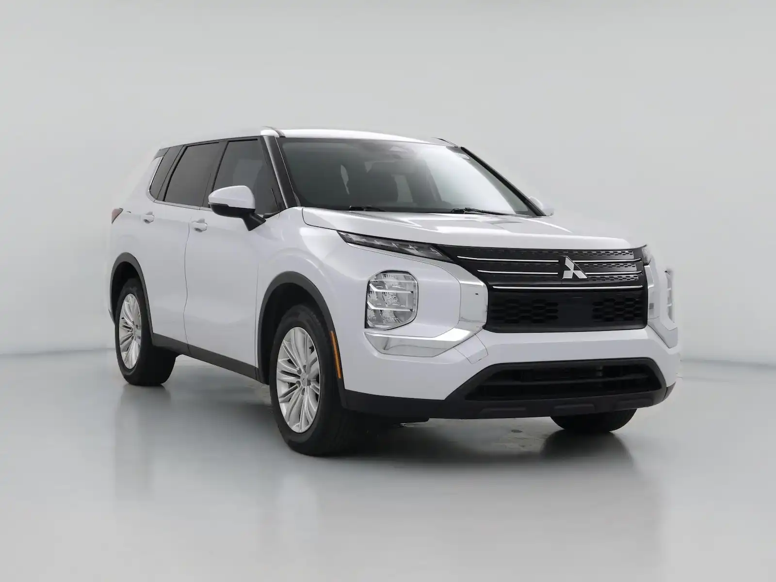 2024 Mitsubishi Outlander ES FWD's photo