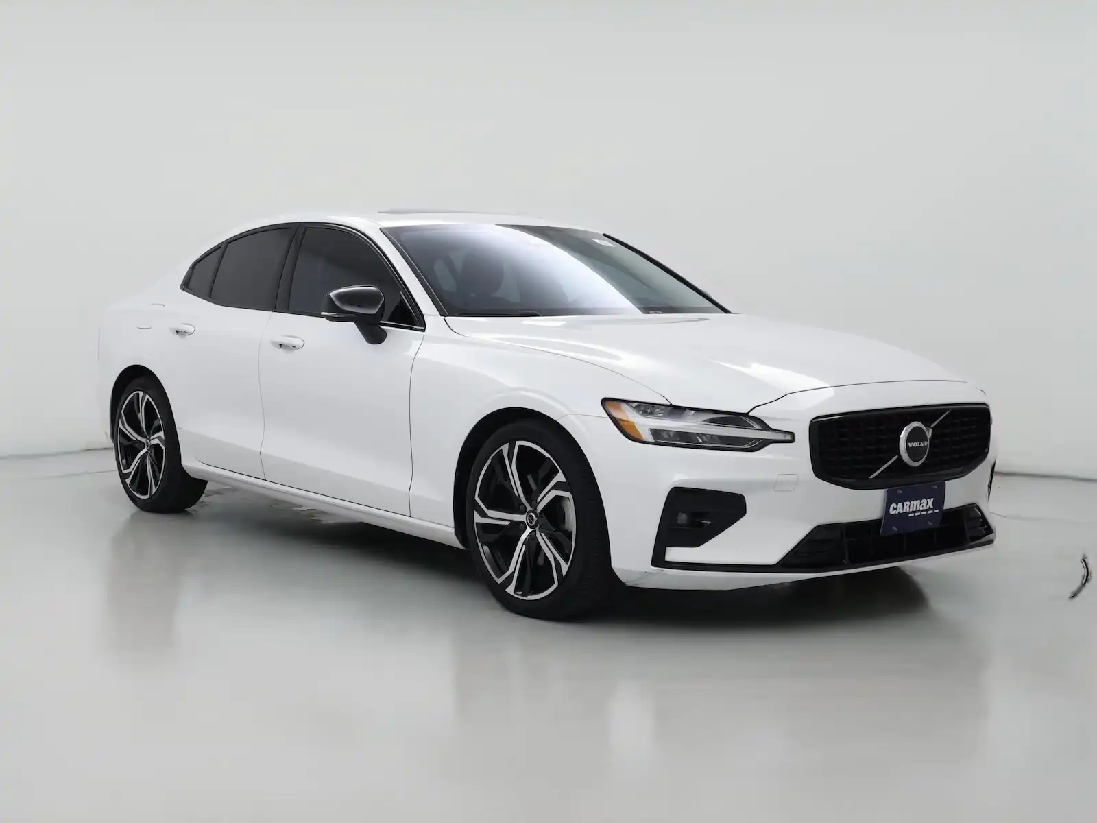2024 Volvo S60 B5 Core Dark Theme's photo