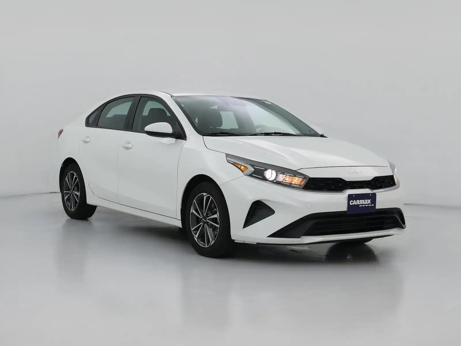 2023 Kia Forte LXS Auto's photo