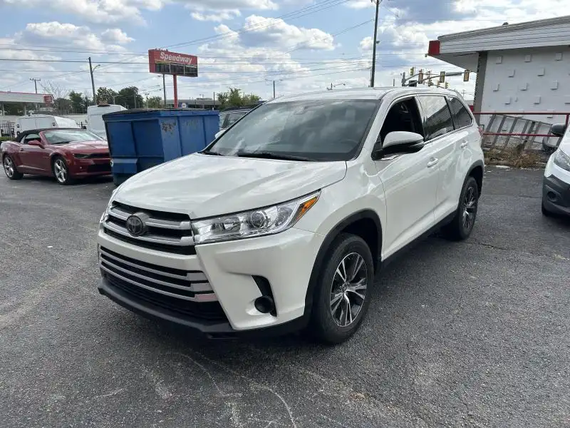 2019 Toyota Highlander LE 4x2 V6's photo