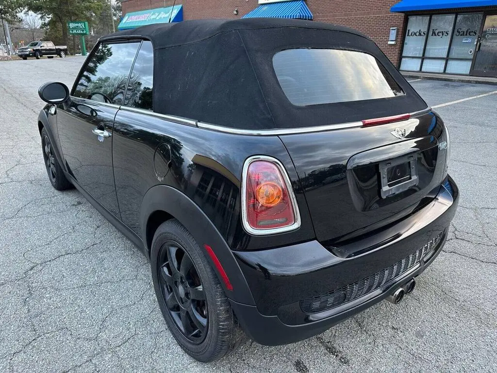 2010 MINI Cooper S photo 4