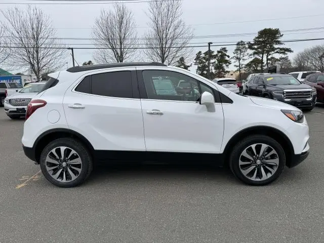 2022 Buick Encore Preferred AWD photo 3