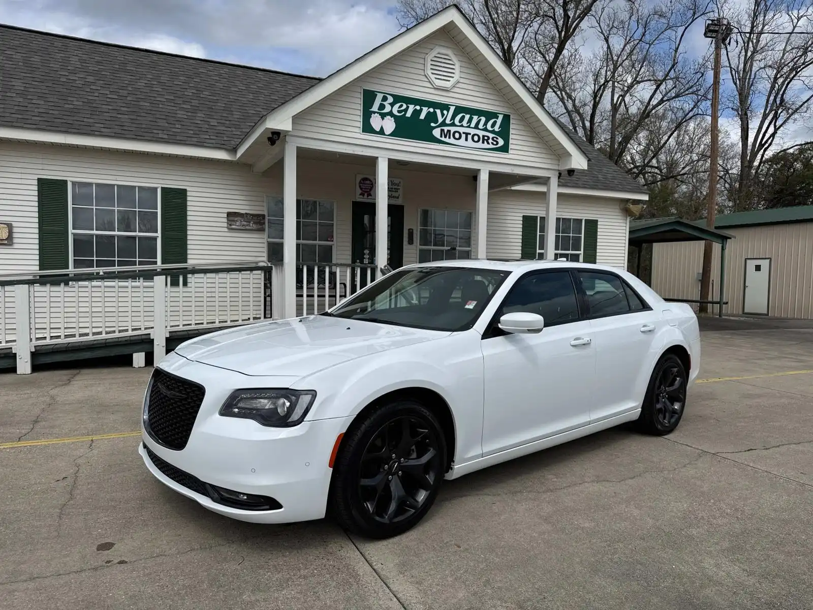 2023 Chrysler 300 S's photo