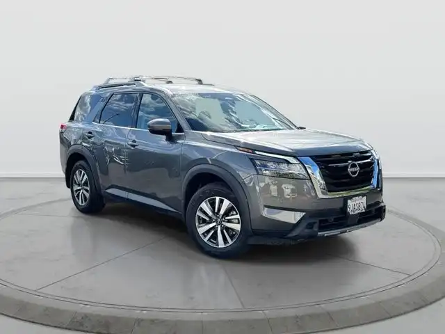 2024 Nissan Pathfinder SL 2WD's photo