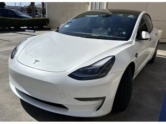 2023 Tesla Model 3 Performance photo 1