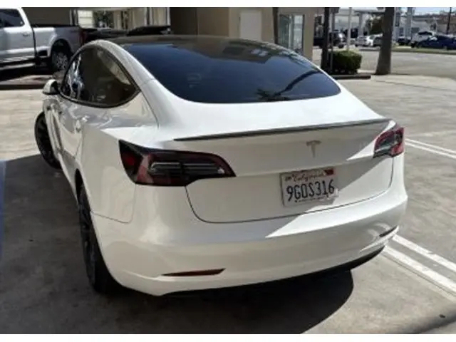 2023 Tesla Model 3 Performance photo 4