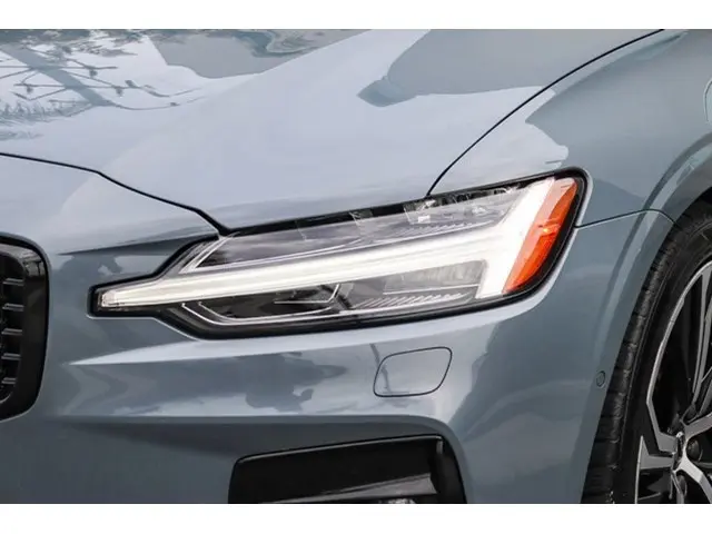 2024 Volvo S60 B5 Plus Dark Theme AWD photo 4